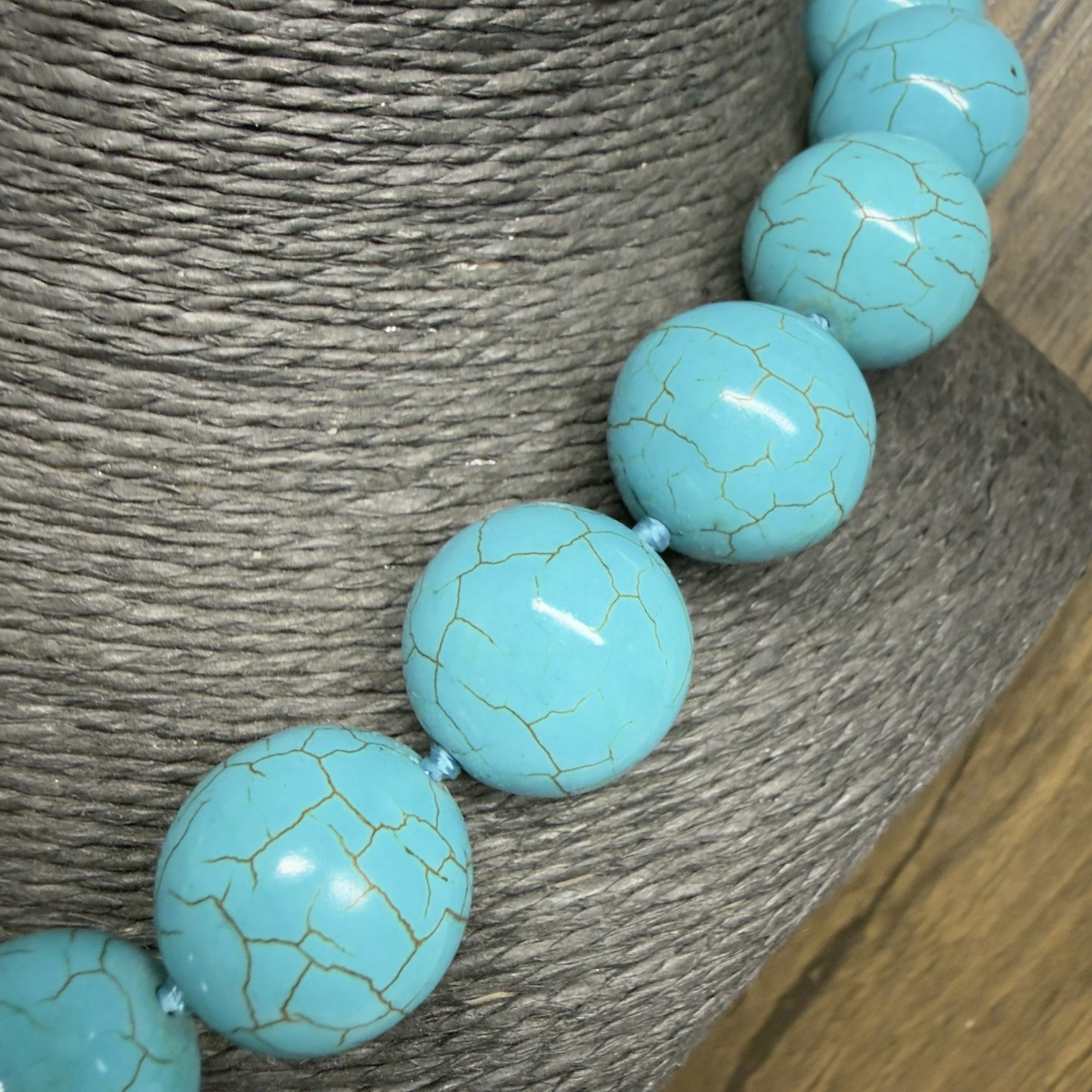RETRO Chunky Beaded Turquoise Colour Necklace Howlite 51cm/20″ Pretty Kitsch