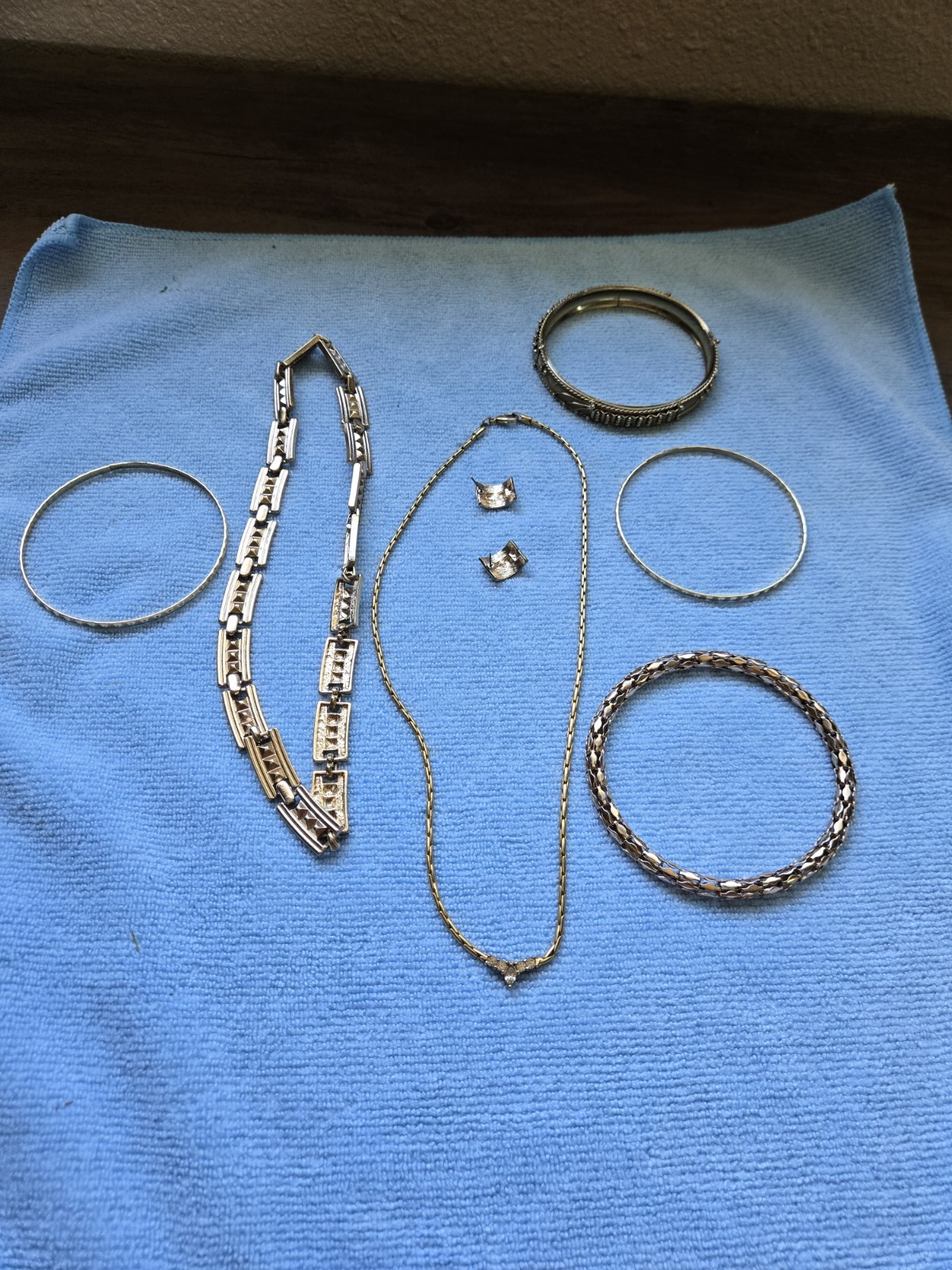 Gold-colored costume jewelry lot, 1,392.1 grams