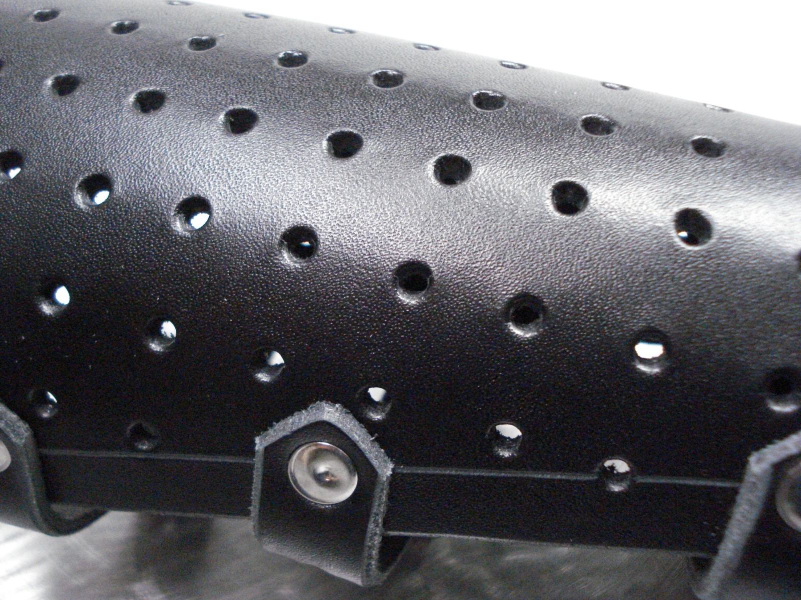 LEATHER PRE-PUNCHED UNISEX LEATHER GAUNTLET.BLACK METAL.(MDLUG0347)……FINLAND