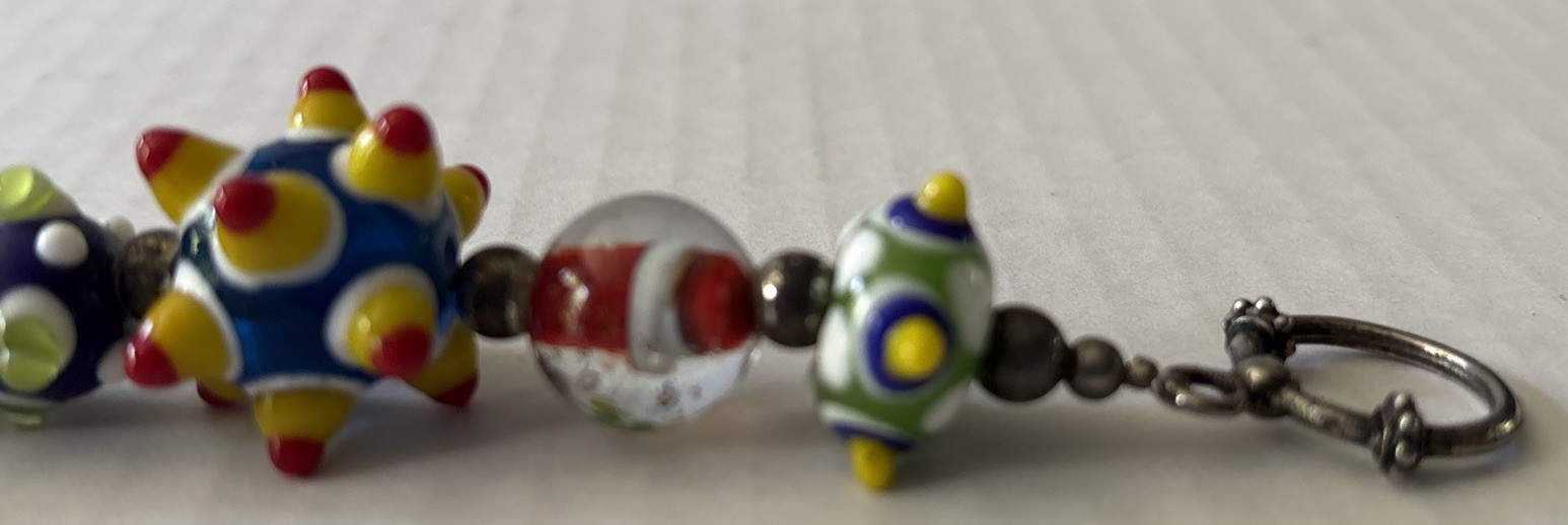 VTG MULTICOLOR LAMPWORK ART GLASS BEAD BRACELET