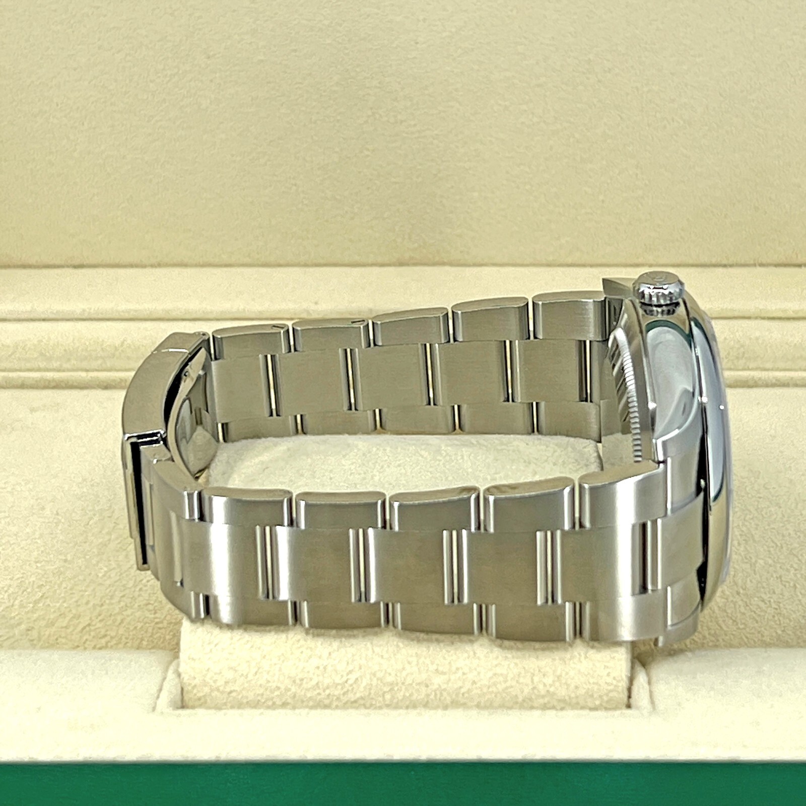 Rolex Oyster Perpetual 41, Green, Ref# 124300-0005, Unworn Complete 2023