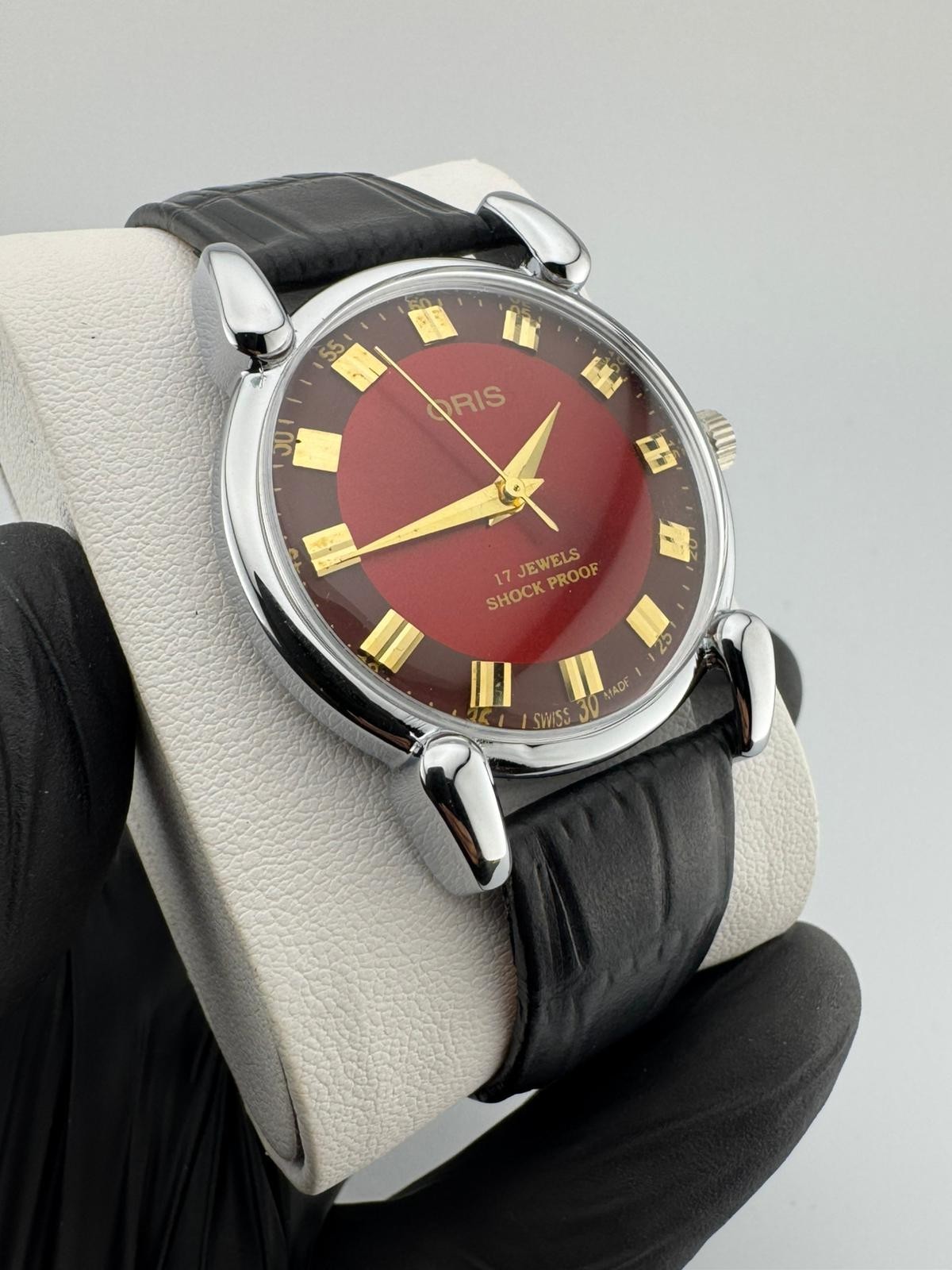 Vintage Oris || 17 Jewels | Red Dial || Mint Condition || Swiss Made