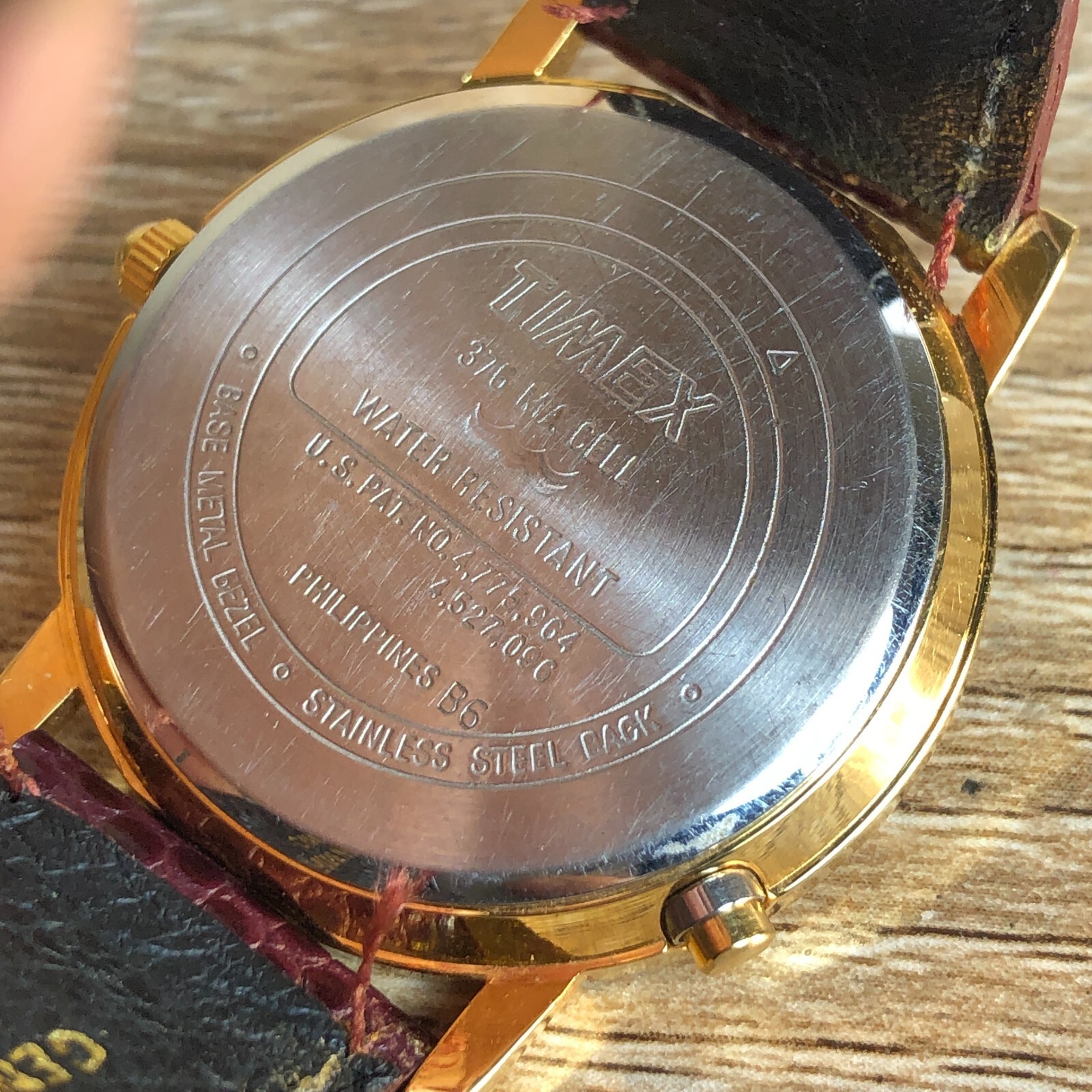 Vintage Timex Indiglo Women Gold Tone Maroon Leather Strap Quartz Watch 6 3/4″
