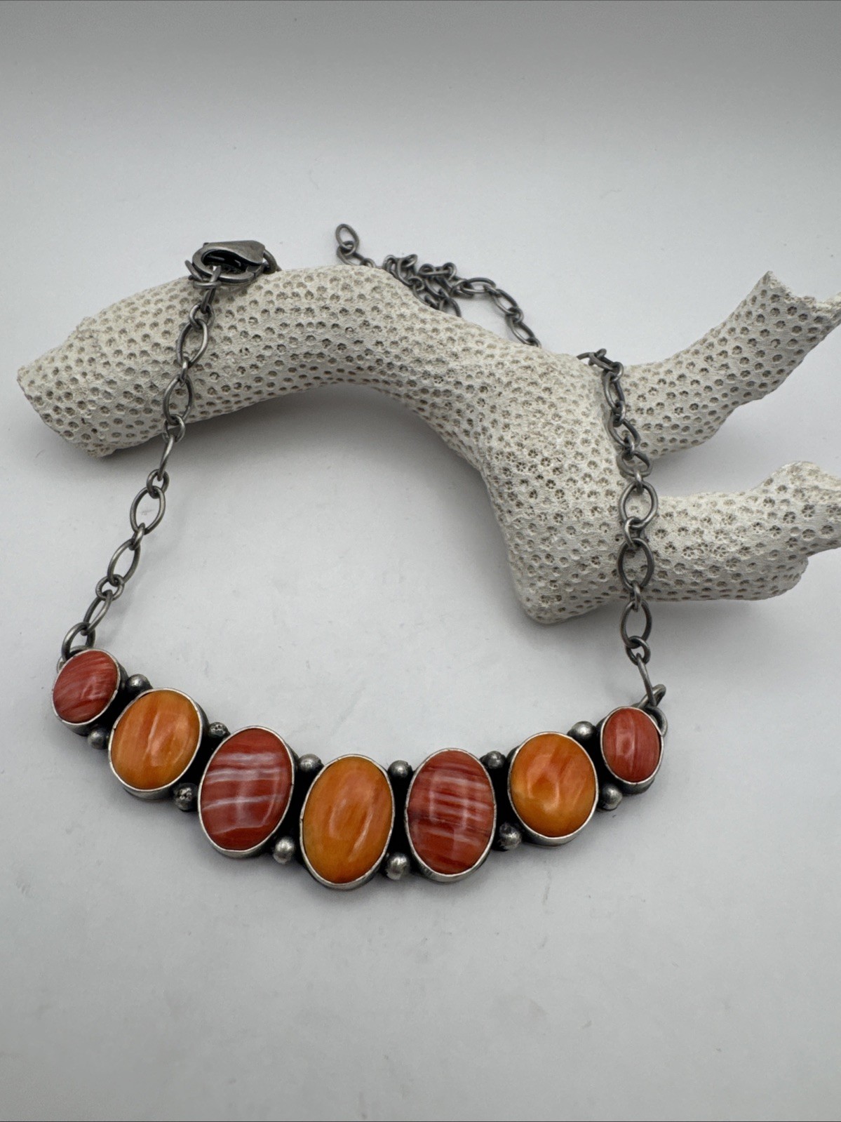 Navajo Artis Willie Yazzie Red & Orange Spiny Oyster Bar Necklace Stone 27g 20”