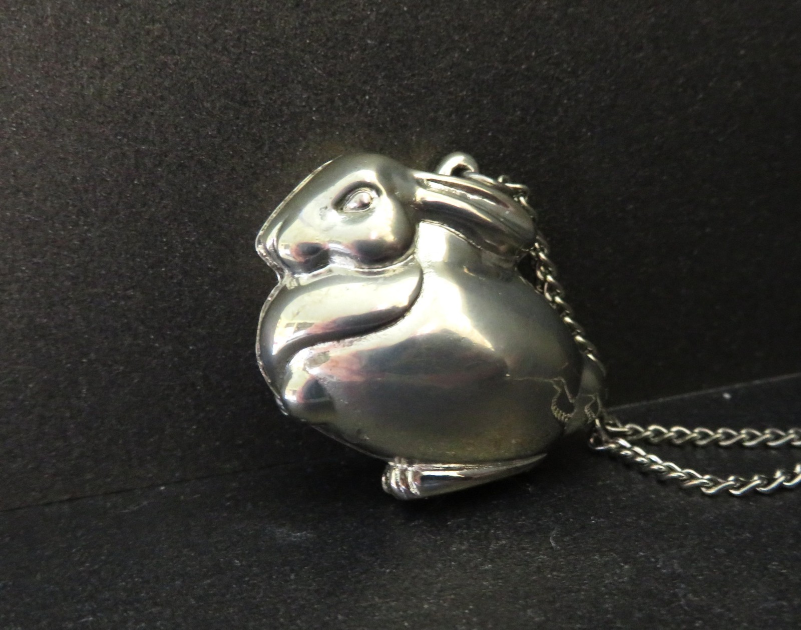 Vintage Max Factor Aquarius Bunny Rabbit Solid Creme Perfume Necklace NIB locket