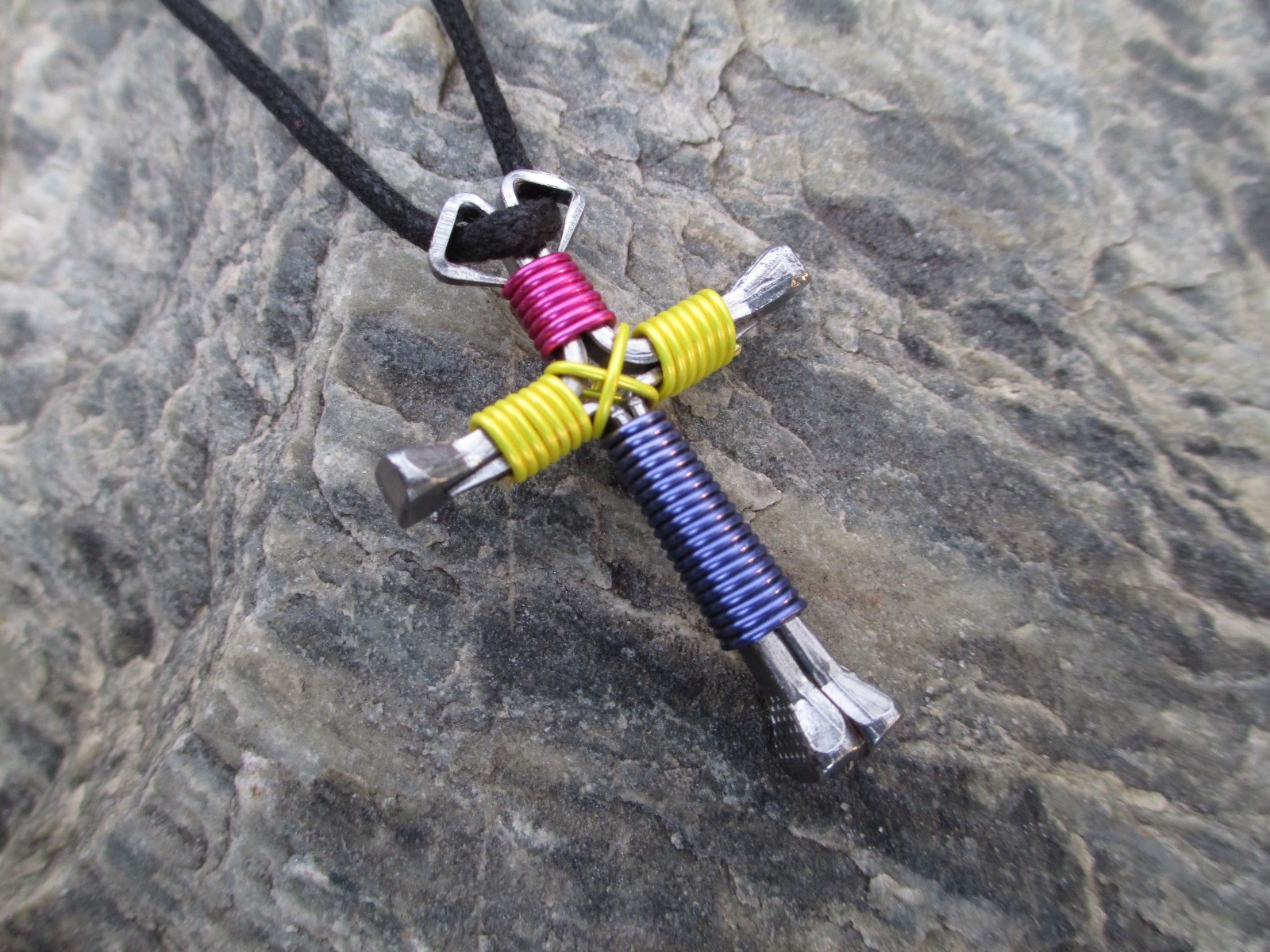 NECKLACES HORSESHOE NAIL GREAT GIFTS FOR ALL OCCASIONS ADJUSTABLE CORD