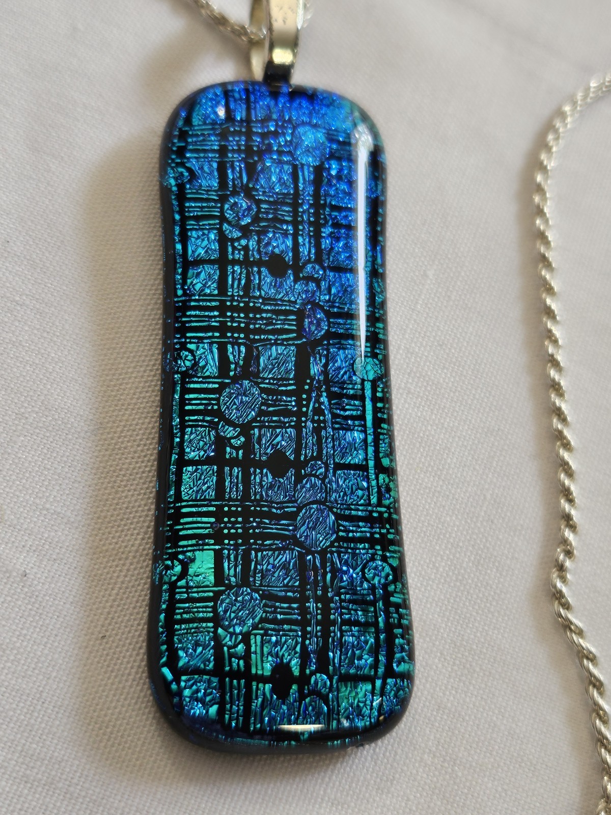 Beautiful Blue & Black Glittery Glass Rectangular Pendant 30″ Silver Rope Chain