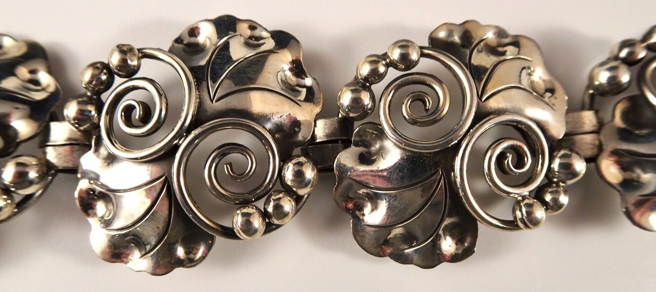 Beautiful 7 Inch, Vintage Daniela .950 Silver Bracelet. 1.6 Ounces, 45.36 Grams.