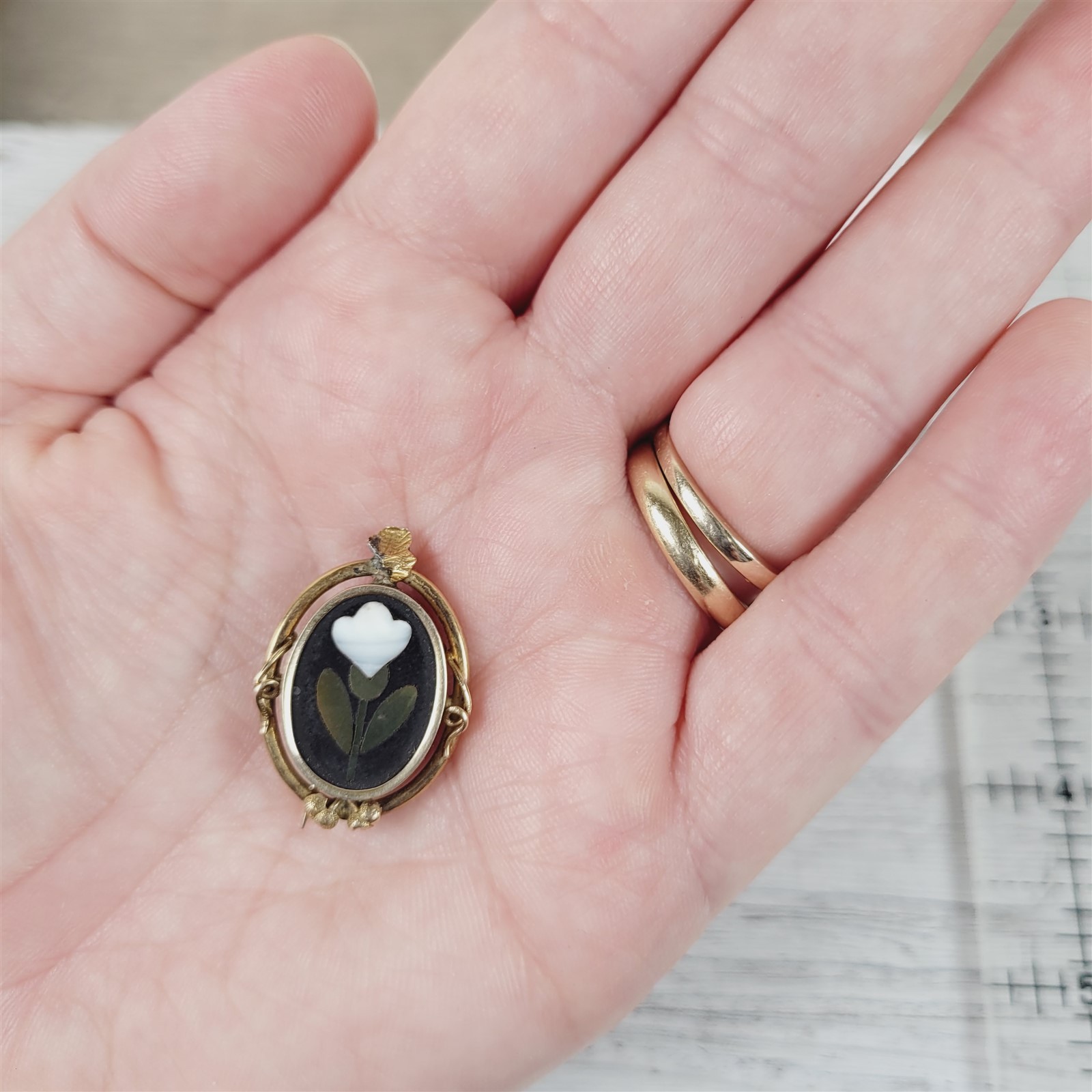 Victorian Pietra Dura Inaly Stone 14K Yellow Gold Brooch Pin Pretty Luxury