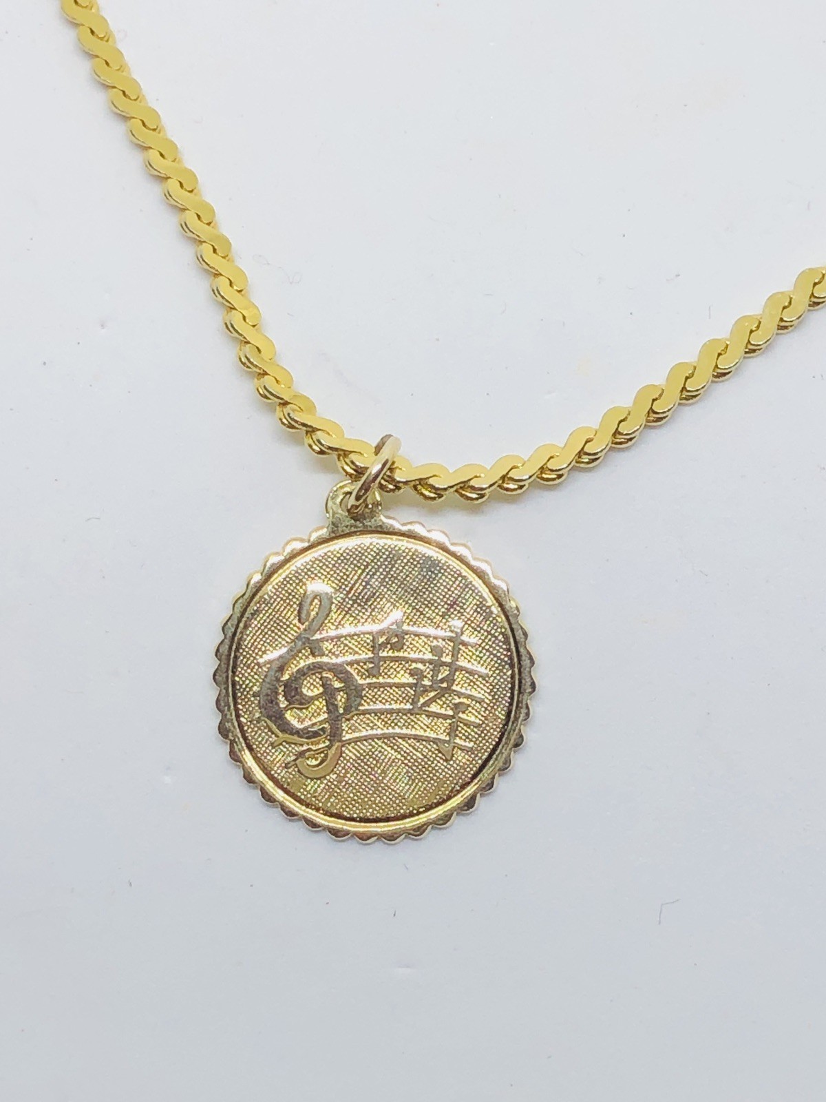VTG ELCO 12KGF MUSIC NOTES/CLEF CHARM W/GOLD TONE SERPENTINE CHAIN