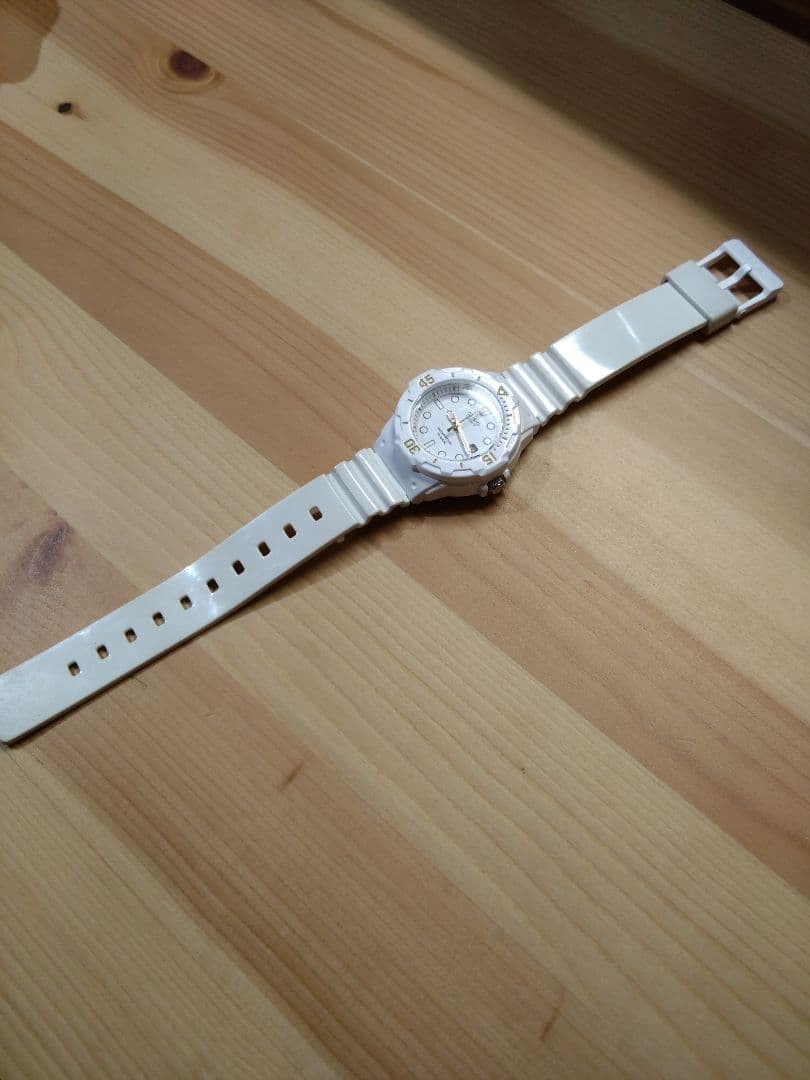 CASIO LRW-200H White Gold Watch with Date Display