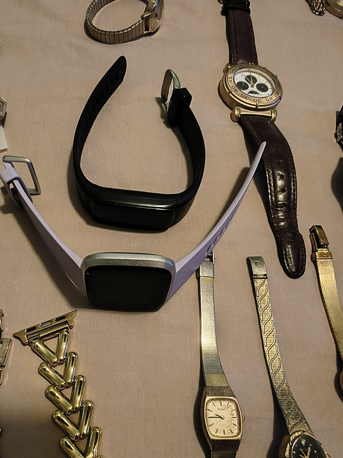 Mixed Lot 35 Wristwatches & 20 +Watch Bands, Fit Bit, Coach, Sieko, Fossil +++