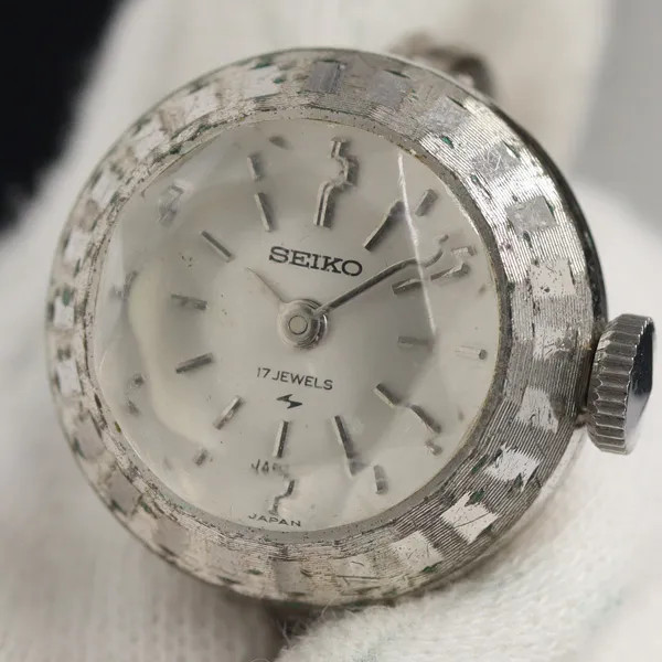 Working Seiko 10-0630 Manual Winding Silver Dial 17 Jewels Cut Glass Ladies Ring