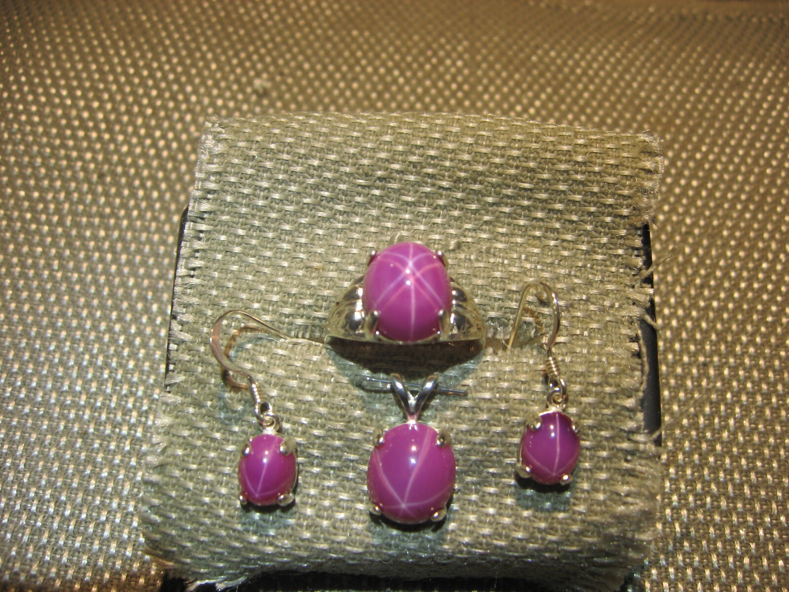 BIG RED LINDE STAR SAPPHIRE JEWELRY SET; RING, PENDANT, EARRINGS, SIZE 7