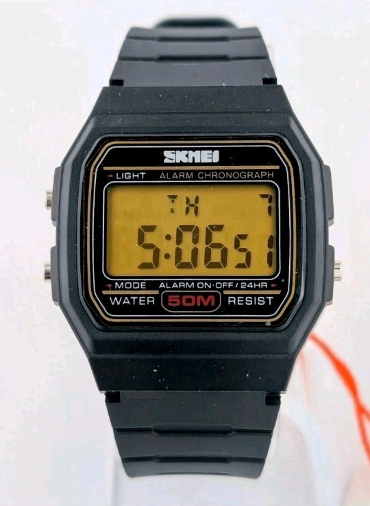 SKMEI 2042 Digital Retro Classic Men’s Large Wristwatch Black with Gold Dial