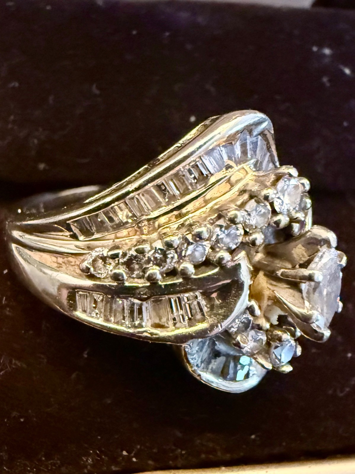 Vintage 14K Gold & Natural Diamonds Cocktail Ring Size 7 Weighs 8.8 Grams