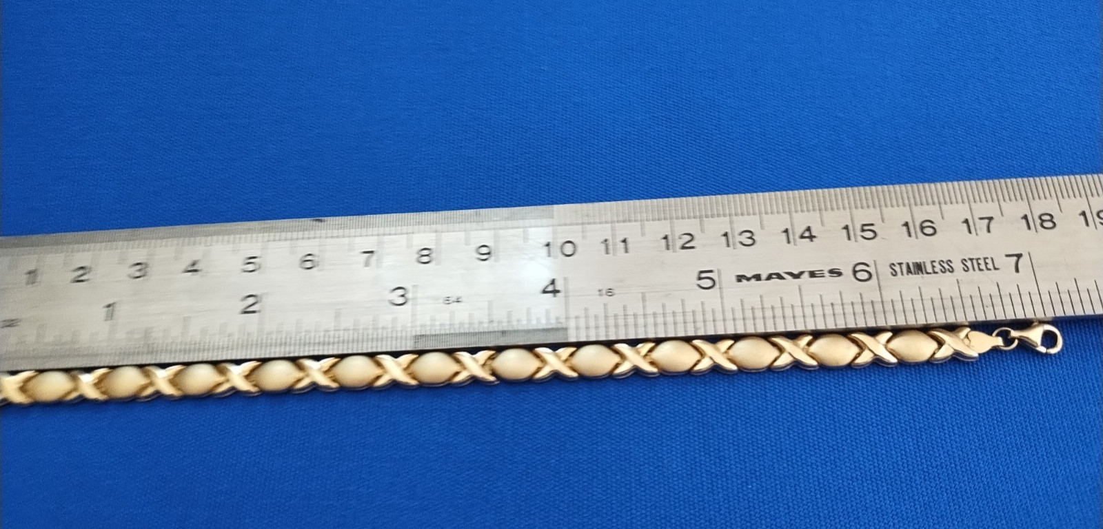 10k Gold, T&C Hugs and Kisses Bracelet 7.25 inch long.
