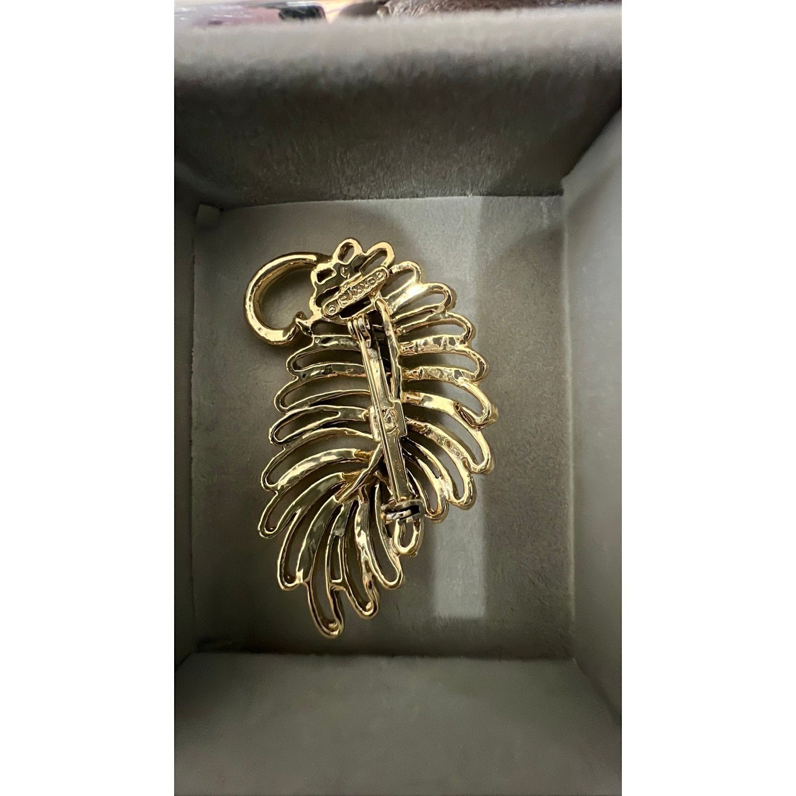 Gerry’s signed gold-tone leaf brooch pin