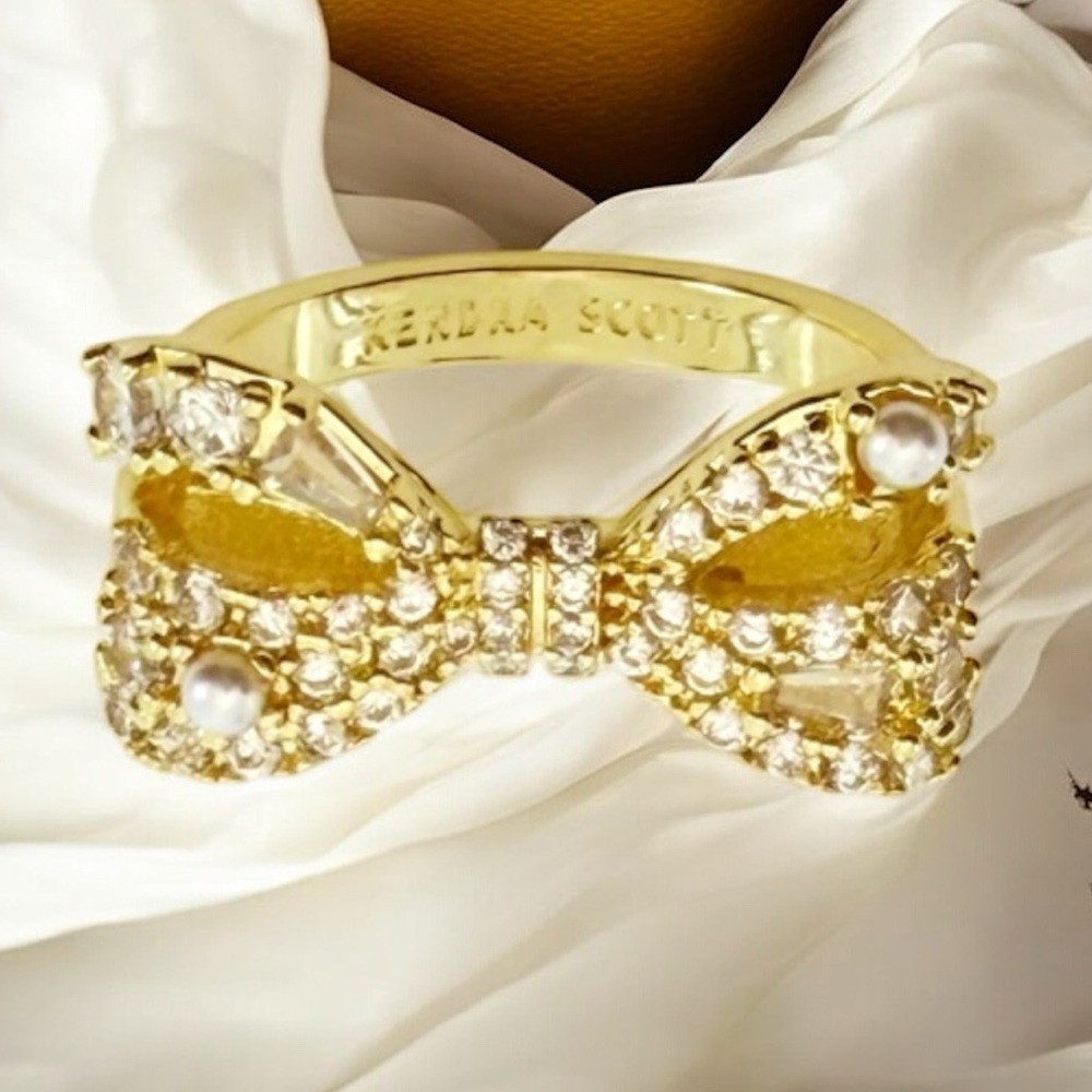 Kendra Scott Krista Gold Bow Cocktail Ring in White Mix. Size 7