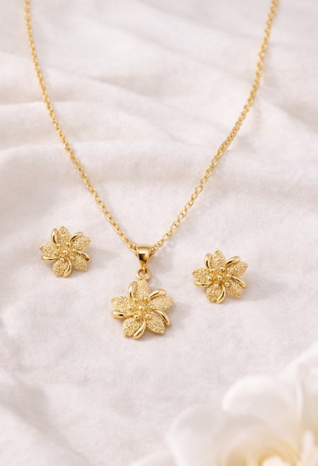 18K Gold Plated Flower Jewelry Set Necklace & Stud Earrings Elegant Floral Gift