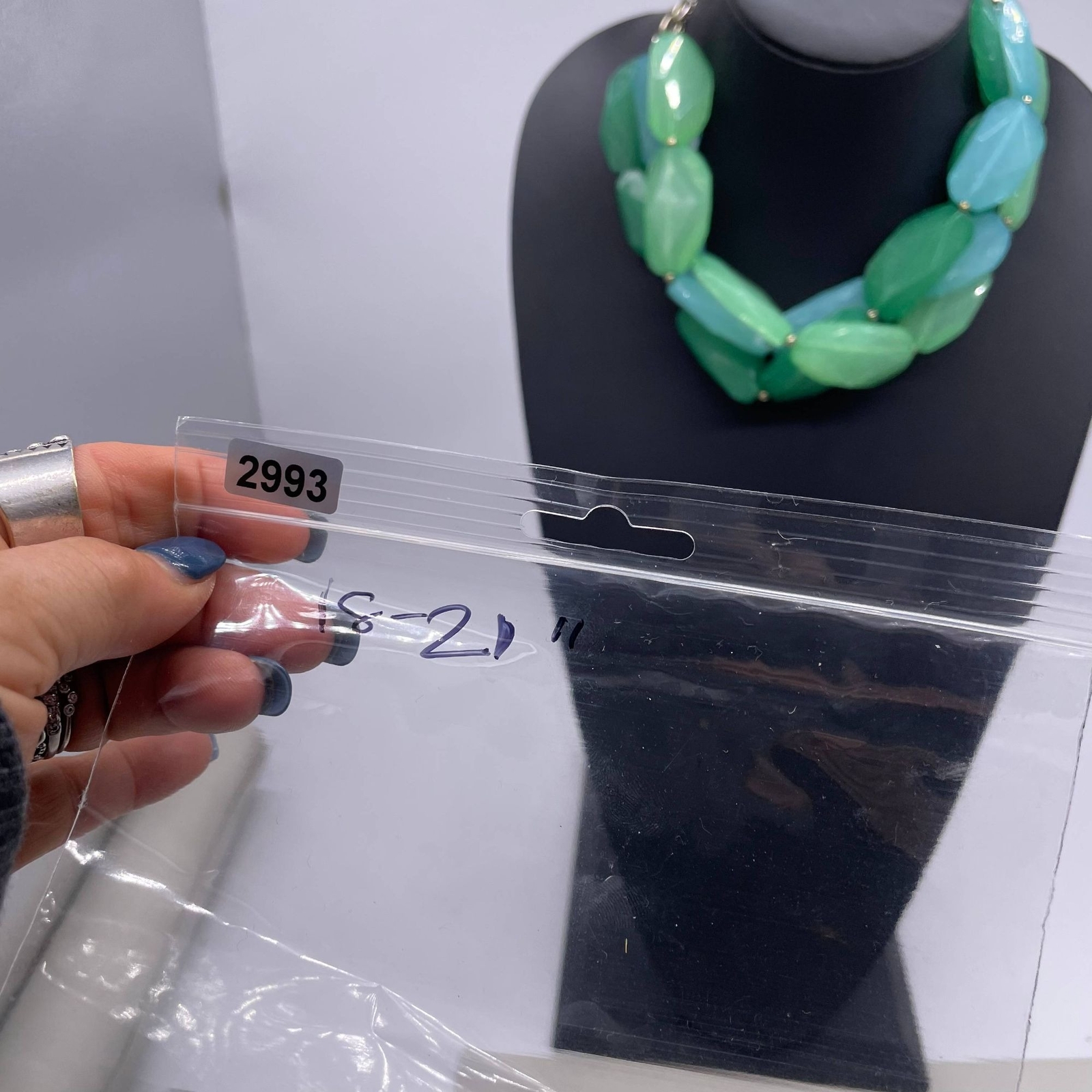 Green and Blue Faceted Beaded Necklace 18 to 20 Inches Retro Classic Costume