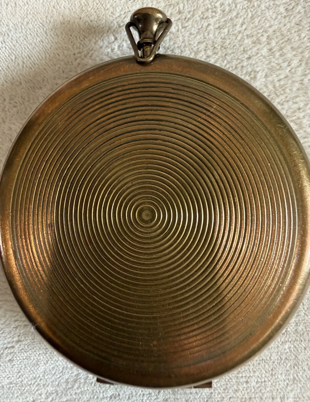 Vtg Gold Tone Round Hinged Cosmetic Compact Case Star Engraved W/Powder & Pad