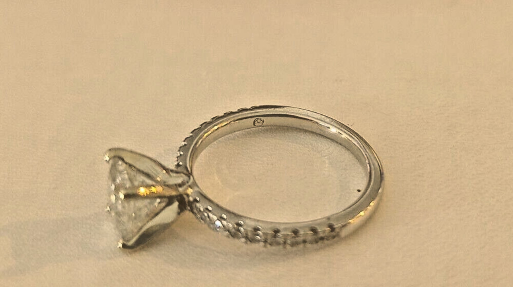 14K White Gold Diamond Ring 2.4 Grams Size 4.75