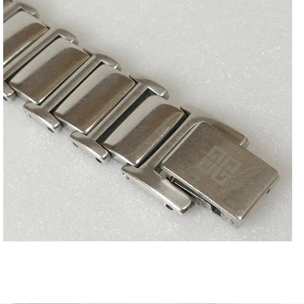 Used Fully Functional Givenchy Women’s Gray Dial with Silver Roman Indexes Shini