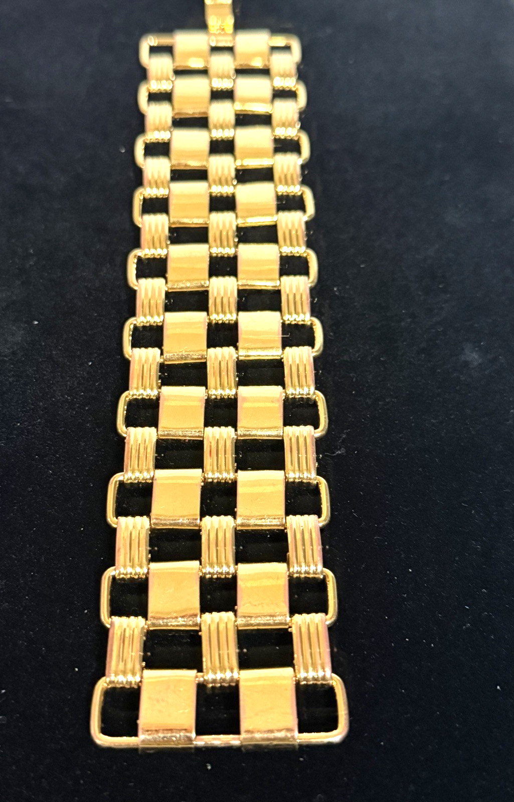J. CREW Signed: Gold Tone Link Statement Wide 7″ Bracelet Fold Over Clasp