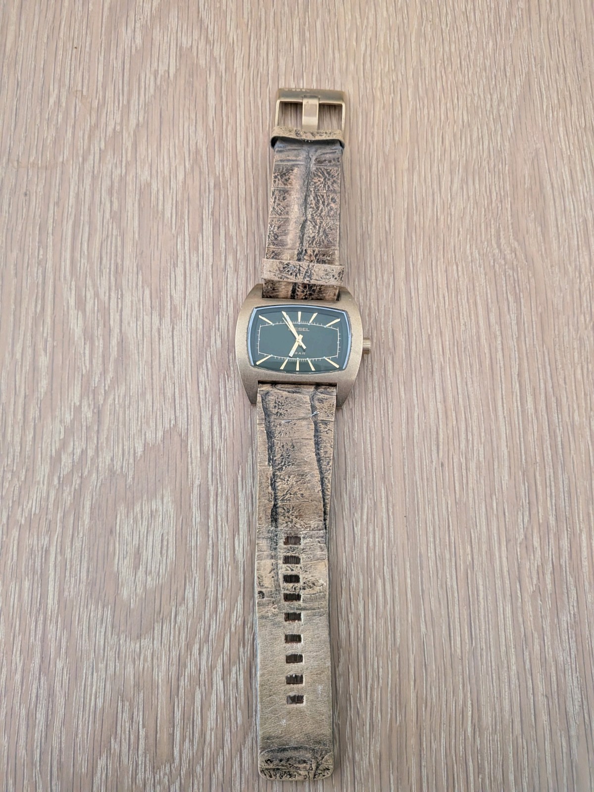 Diesel DZ-2131 Men’s Quartz Watch – Rare