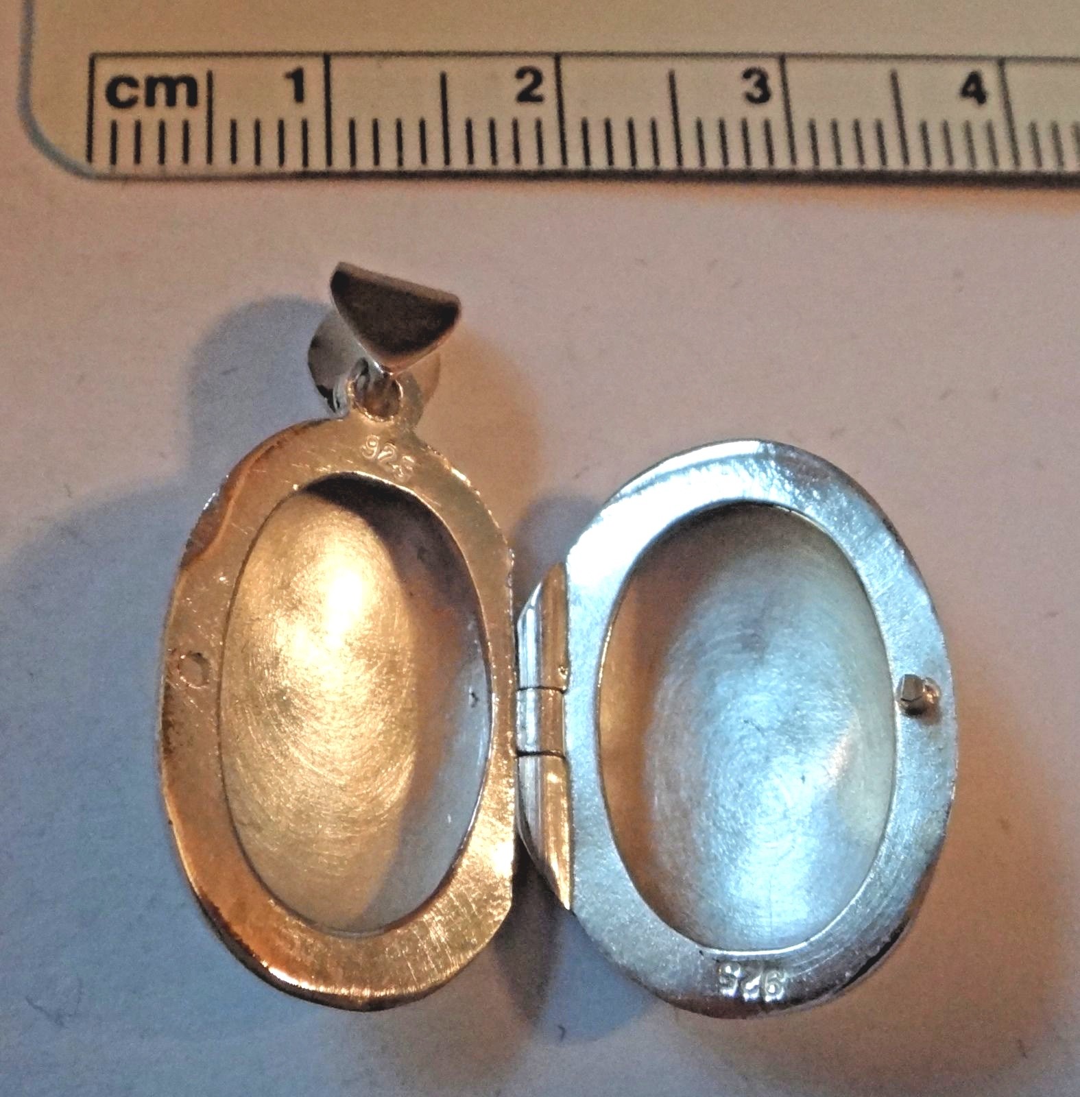 Sterling Silver 30x15mm 4 gram Plain Bubble Oval 2 Picture Photo Locket Charm!