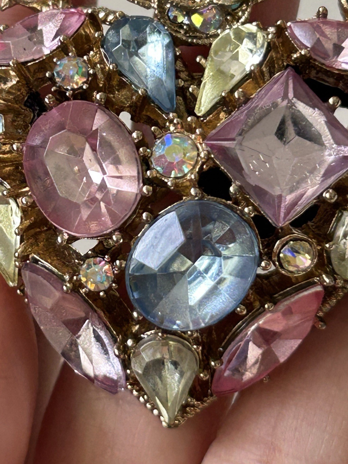 Betsey Johnson Heart Stretch Bracelet Pastel Rhinestone Gold Tone Romantic