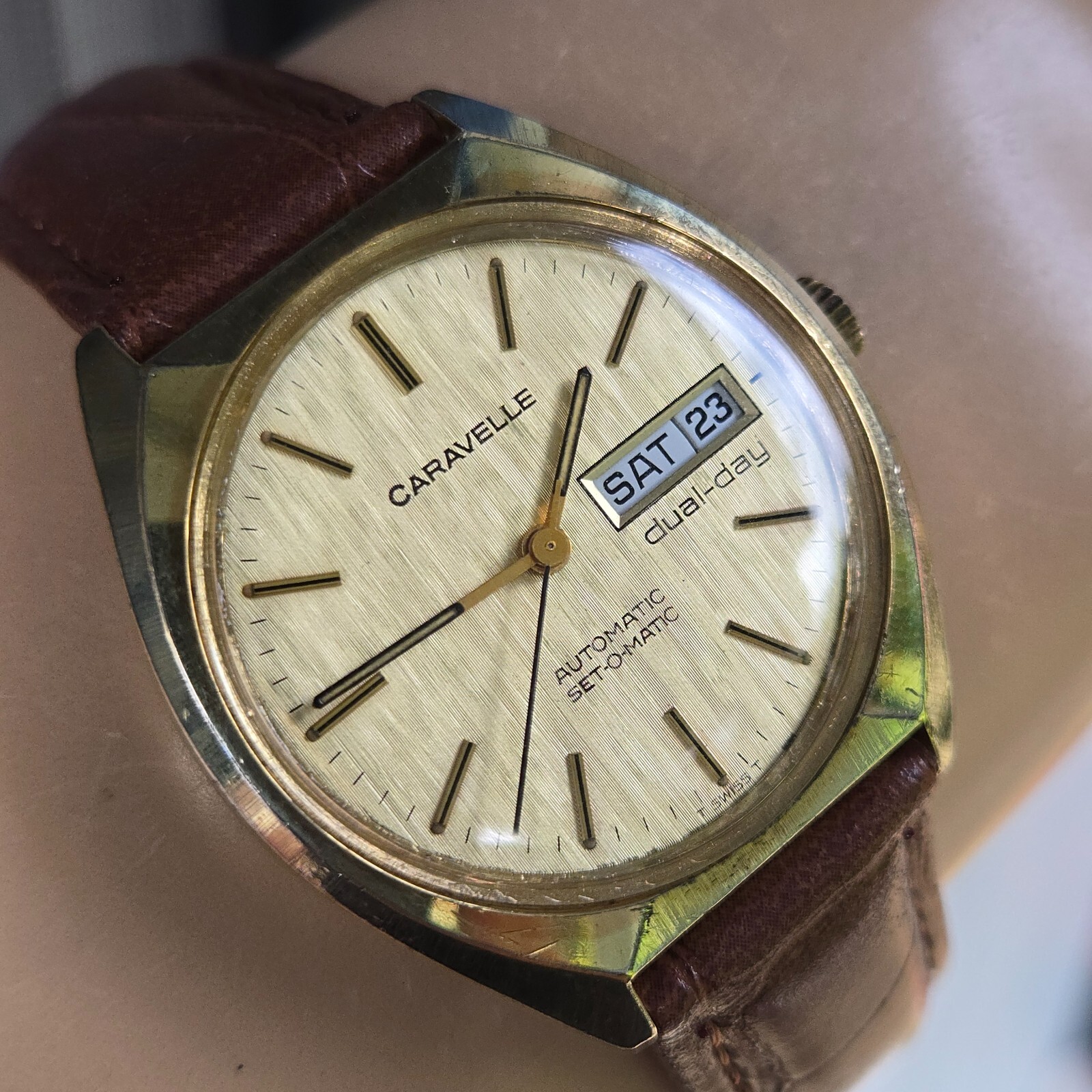 Vintage Bulova Caravelle men’s automatic watch ETA 2879 Linen dial swiss 1978