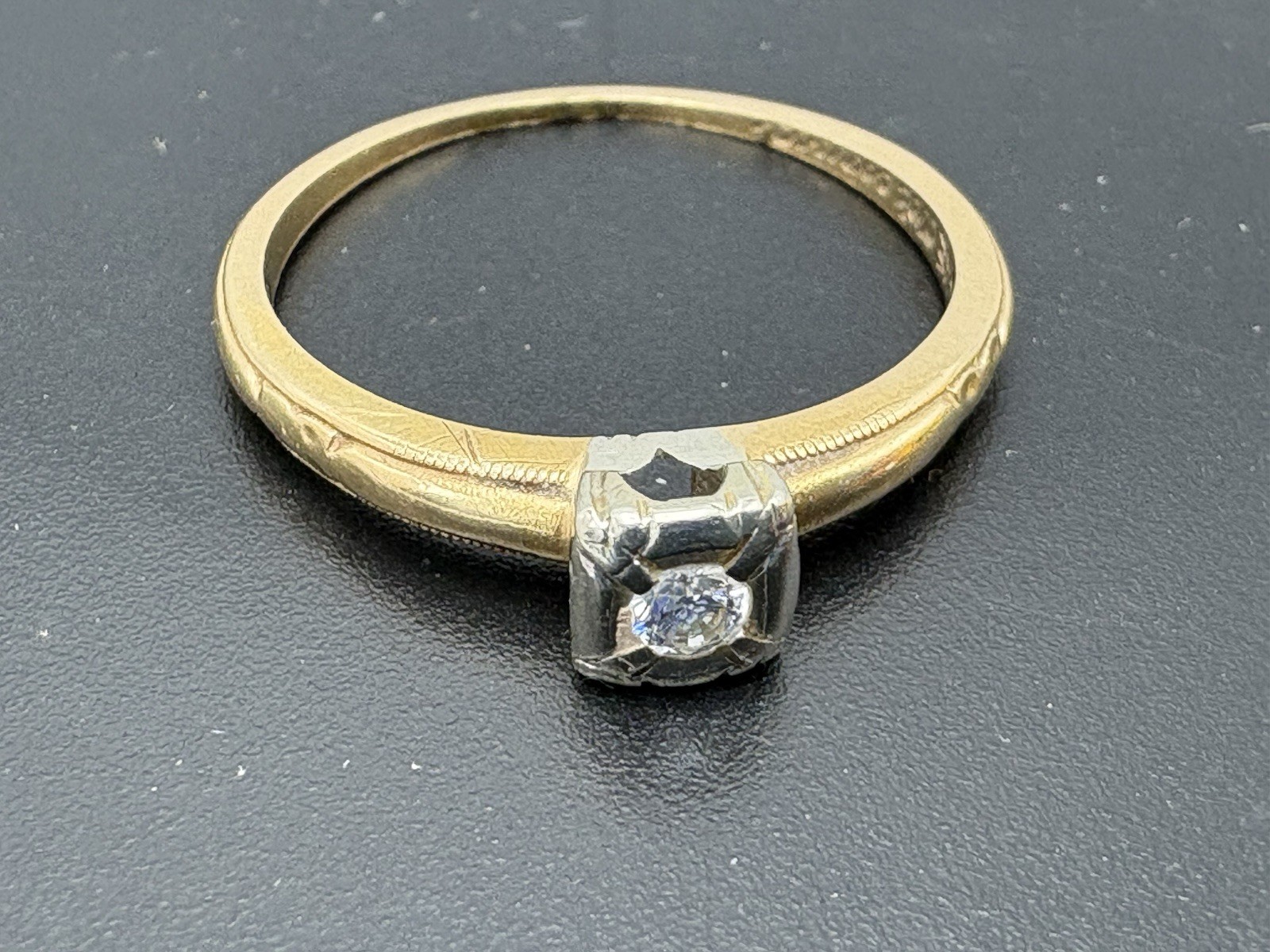 14k Yellow & White Gold Diamond Solitaire Ring 1.8 Grams & Size 6.75 Art Carved