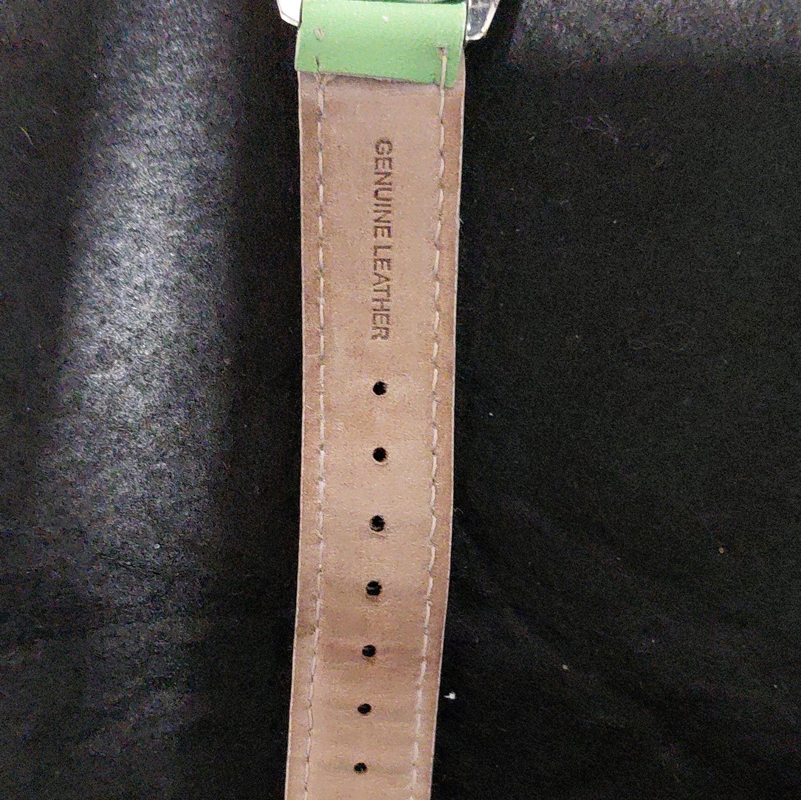 Timex Indiglo Women’s Quartz Analog Wristwatch Green Leather Strap White Dial