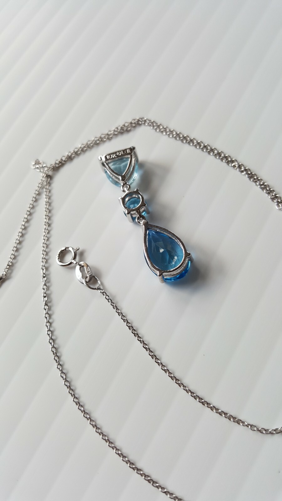 FINE WOMENS BLUE TOPAZ 1OK WHITE GOLD 3 STONE PENDANT W/14K GOLD CHAIN. NECKLACE
