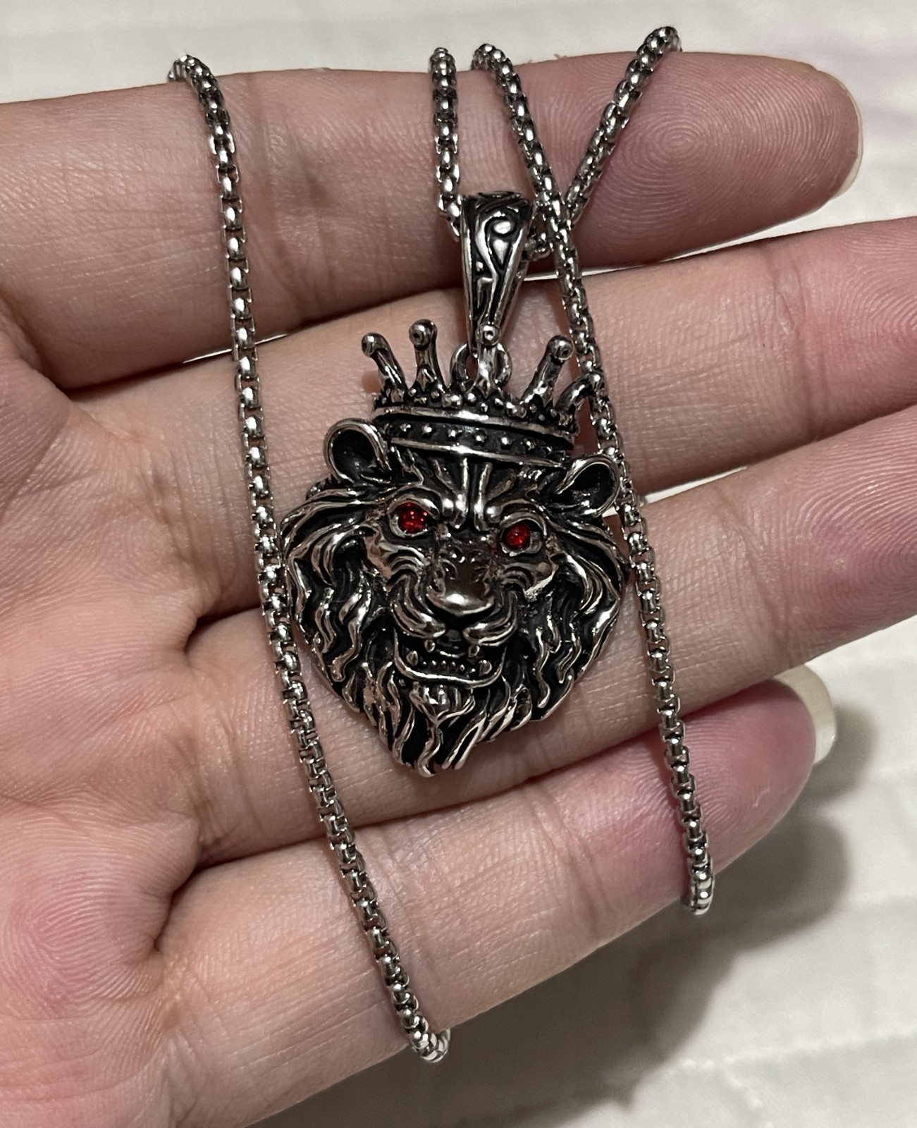 Calm Lion king Crown Animal Jungle Leo Men Cubic Zirconia Pendant silver-plate