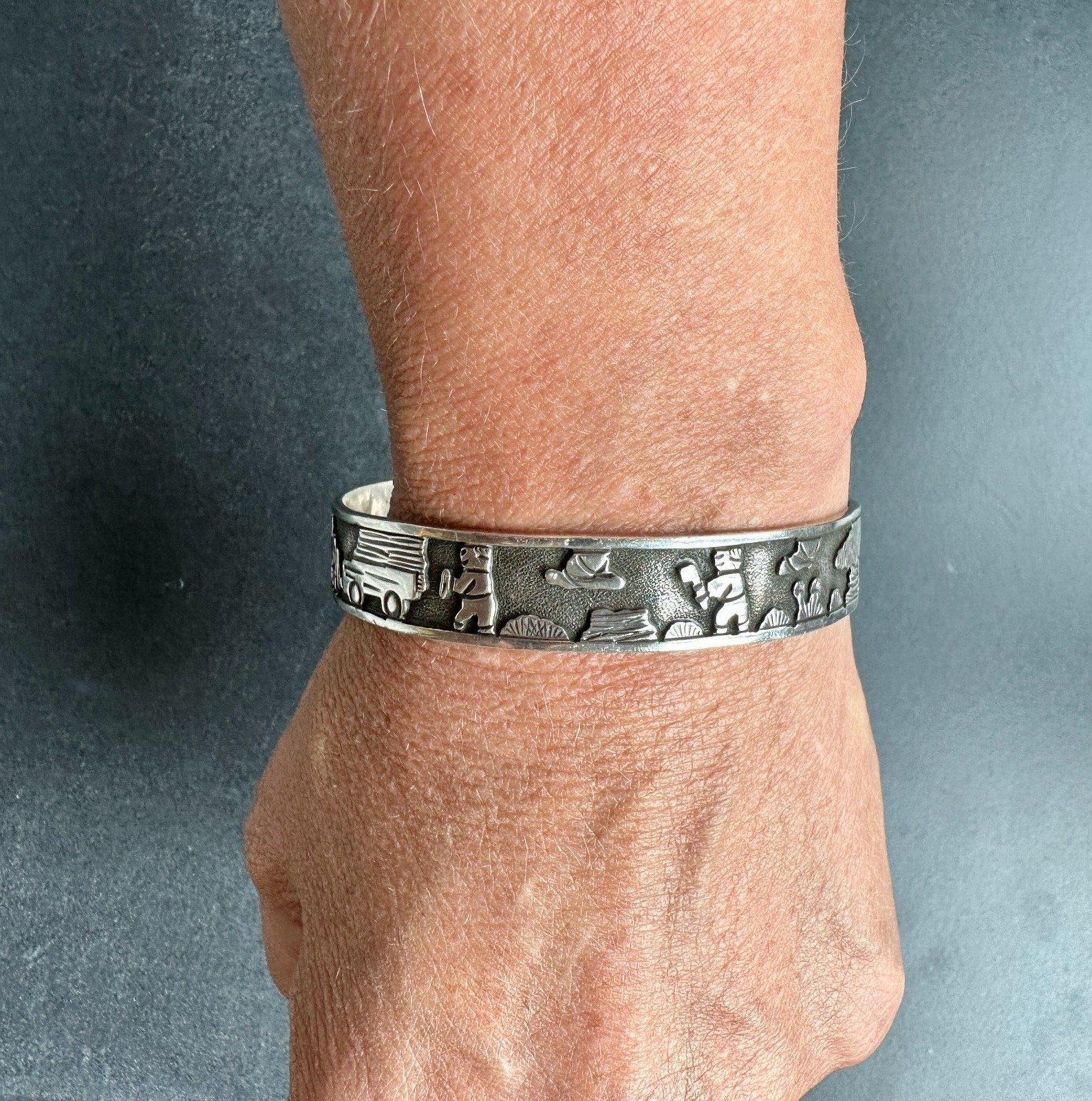 RARE Navajo FLOYD BECENTI Sterling Silver Traditional Storyteller Bangle Vintage