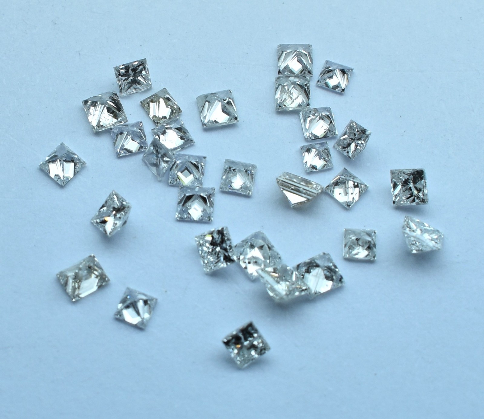 Melange Lot of 30 Princess cut diamonds 3.30cttw GHI-J SI2-I1 0.05 to 0.15 sizes