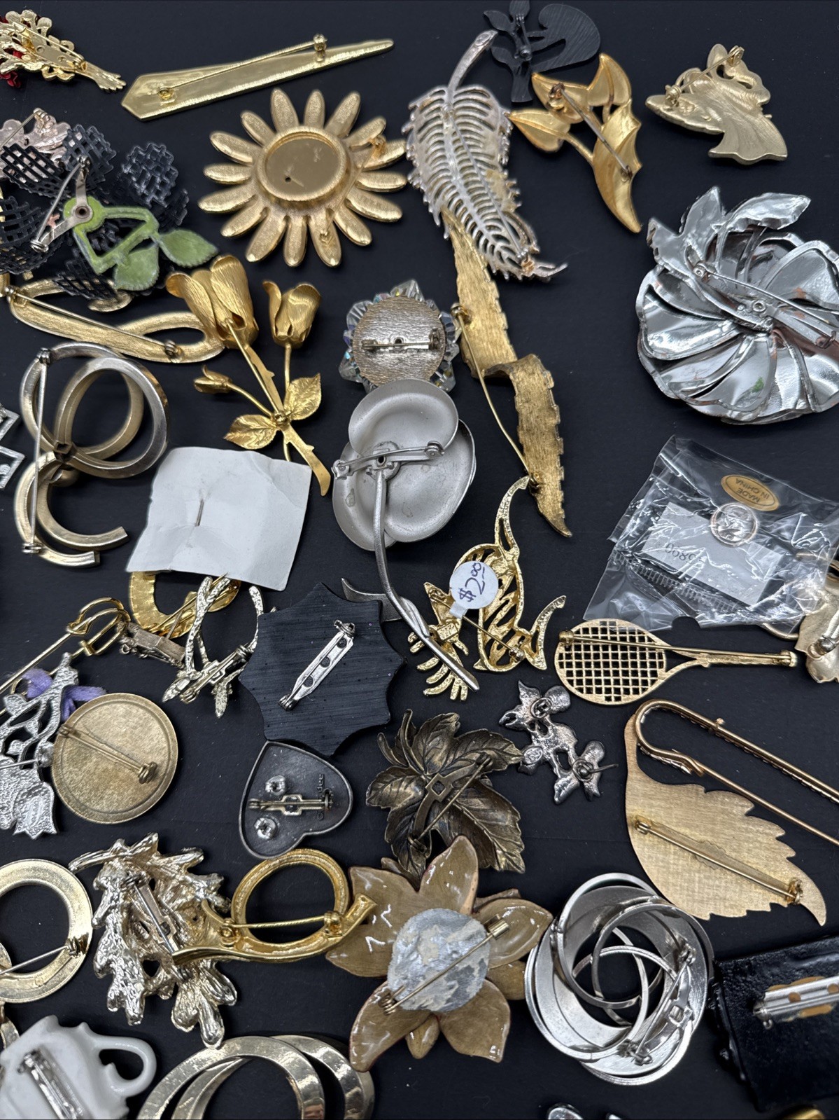 Lot Of 132 Brooches Pins – Many Signed – Silver Gold Tone Wholesale Resell J108b