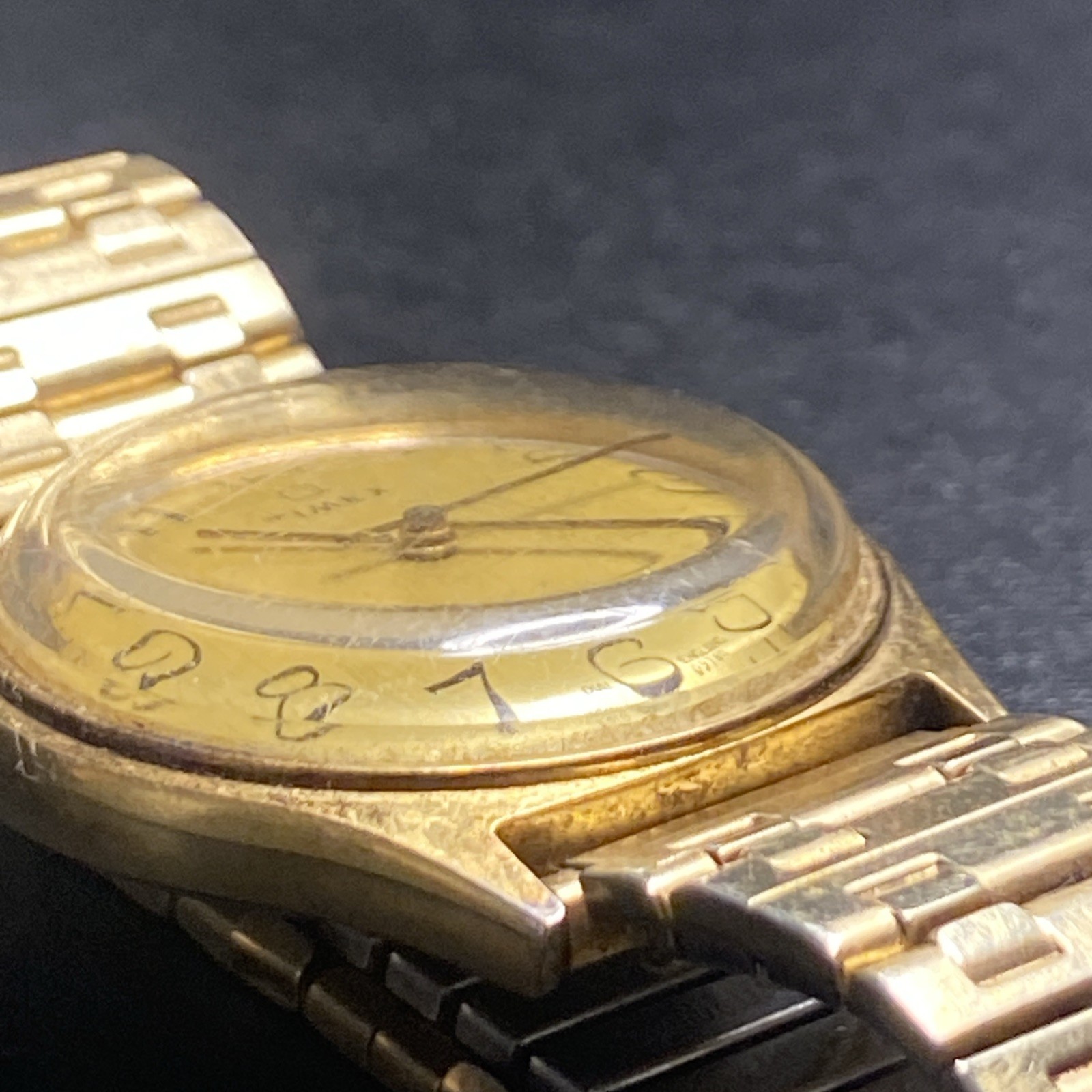 VTG 80s Timex Men’s Gold Quartz 33.5 mm Speidel Stretch Band for Parts?Untested