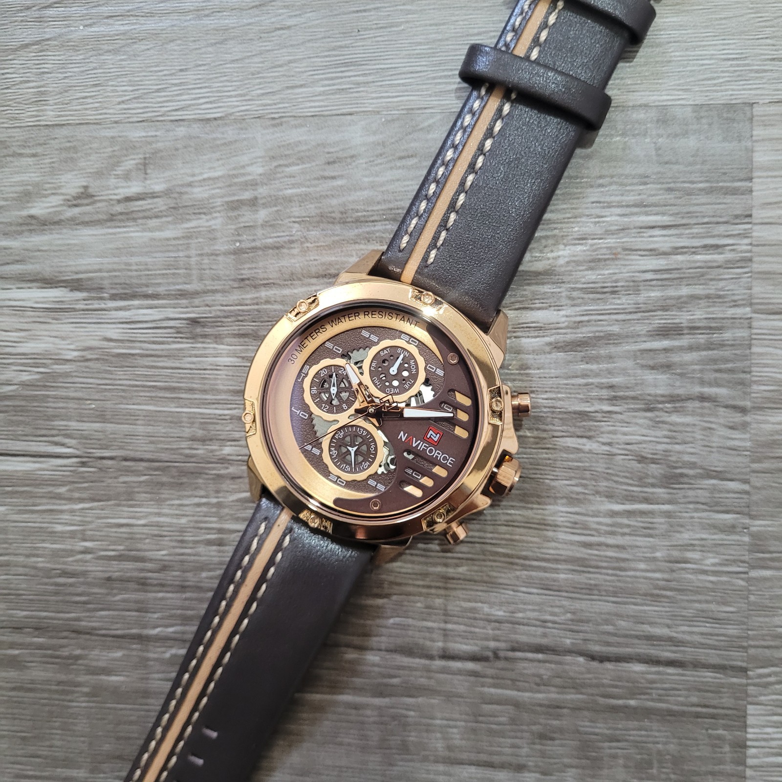 Naviforce Stylish Chronograph Watch in Leather for Men