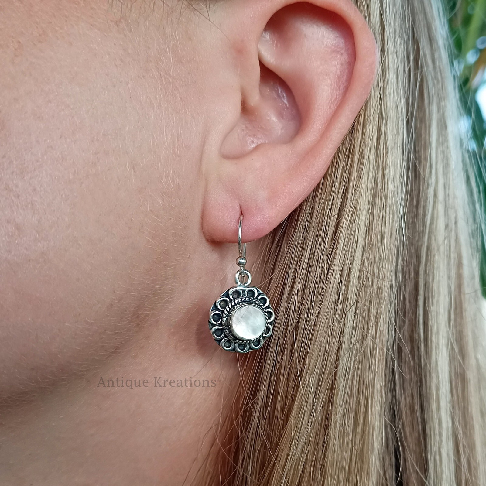 Mother of Pearl Stud Earrings: Classic Beauty, Everyday Sophistication!”