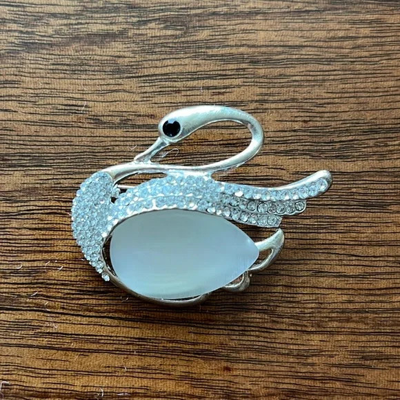 Cliche Albania — Jeweled brooches – set of 2