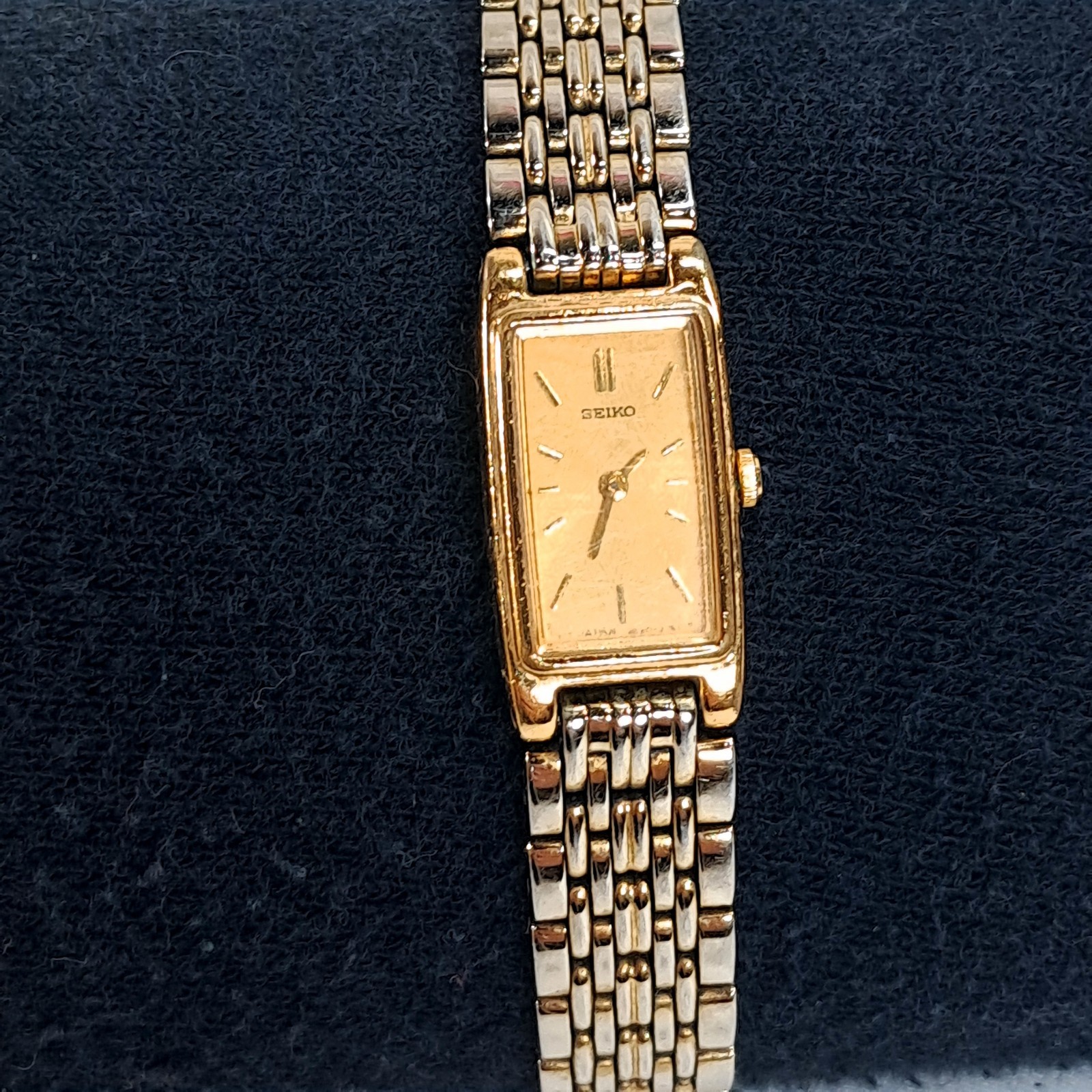 Vintage Seiko Watch Women Gold Tone Gold Dial Rectangle bracelet 2E20-7023 dress