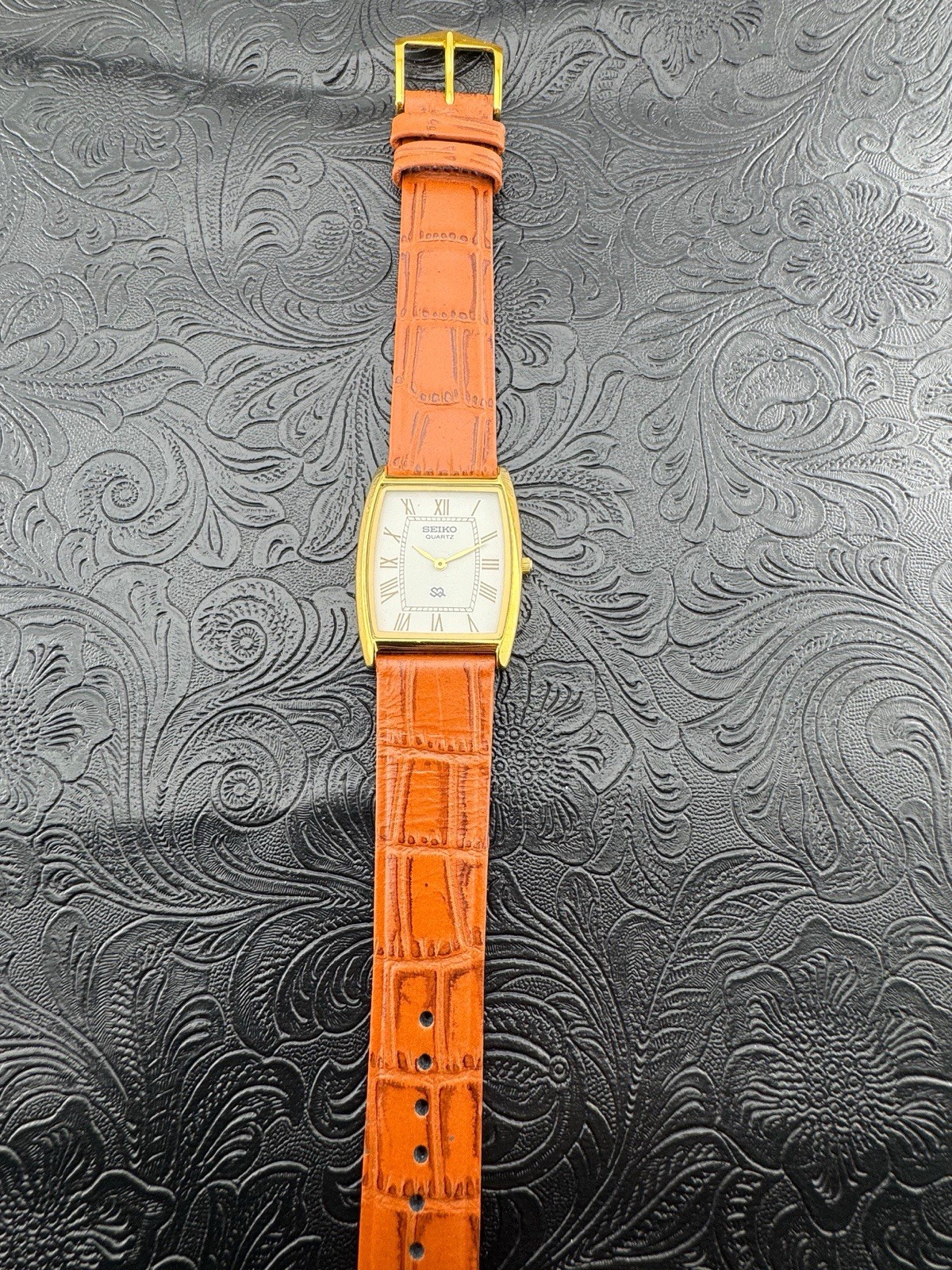 WHITE DIAL Vintage Seiko Slim Tonneau Tank Men’s Wrist Watch