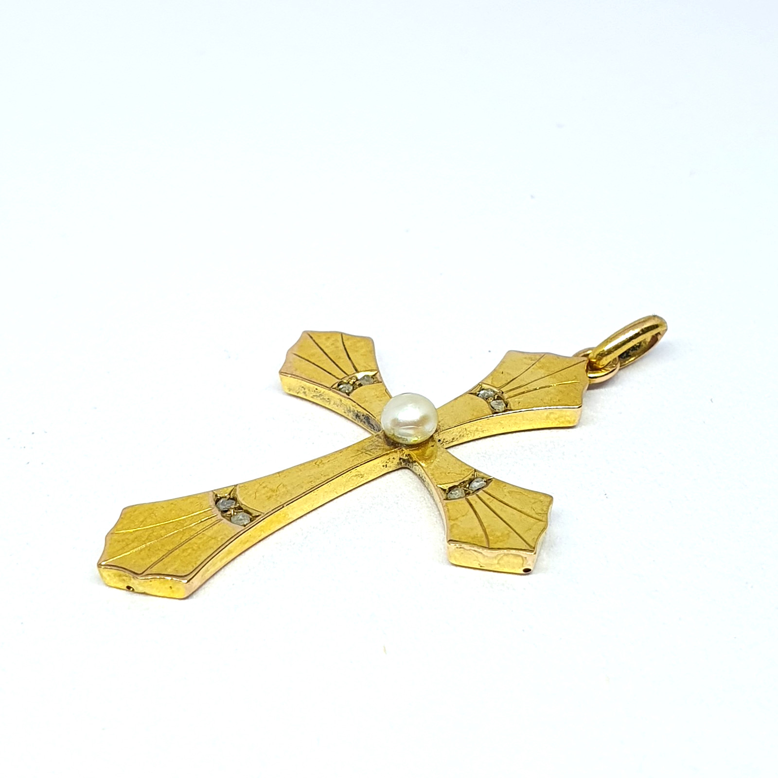 Antique Pendant Cross on Hollow 18kt Gold With Pearl – 890