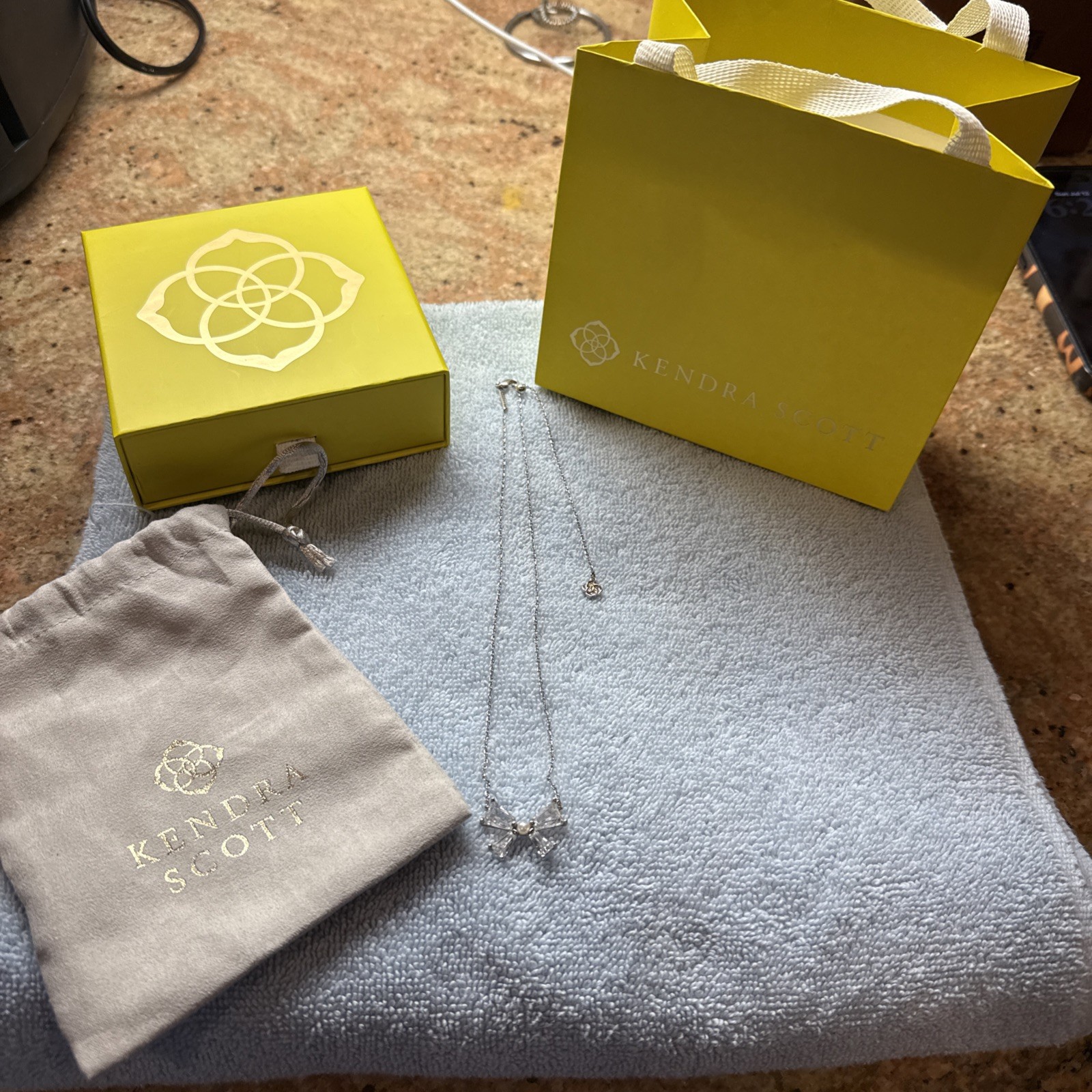 Kendra Scott | Krista – Silver White Mix Bow Pendant Necklace