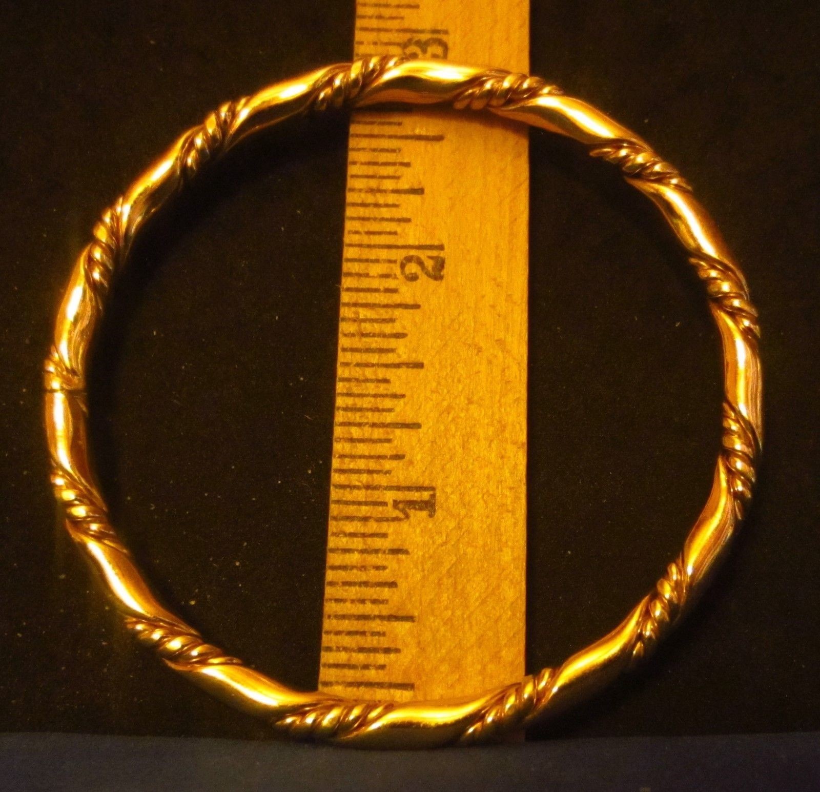 Beautiful Un-marked Gold Tone Spiral Design Bangle Bracelet 2 7/16″ inside dia.