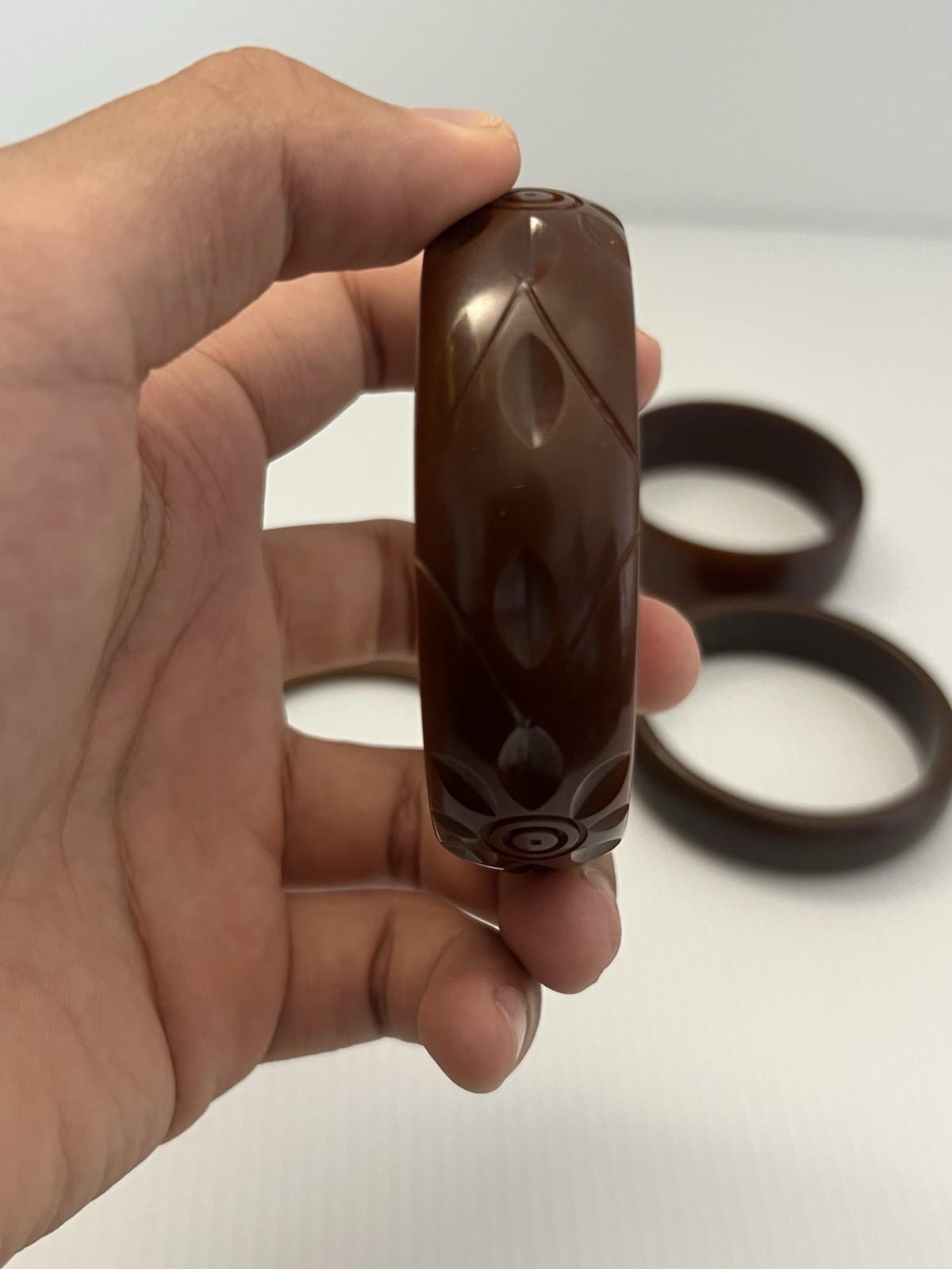 VTG Dark Brown Bakelite Bangle Bracelets – Lot of 4 – Diff Sizes – 1 Carved